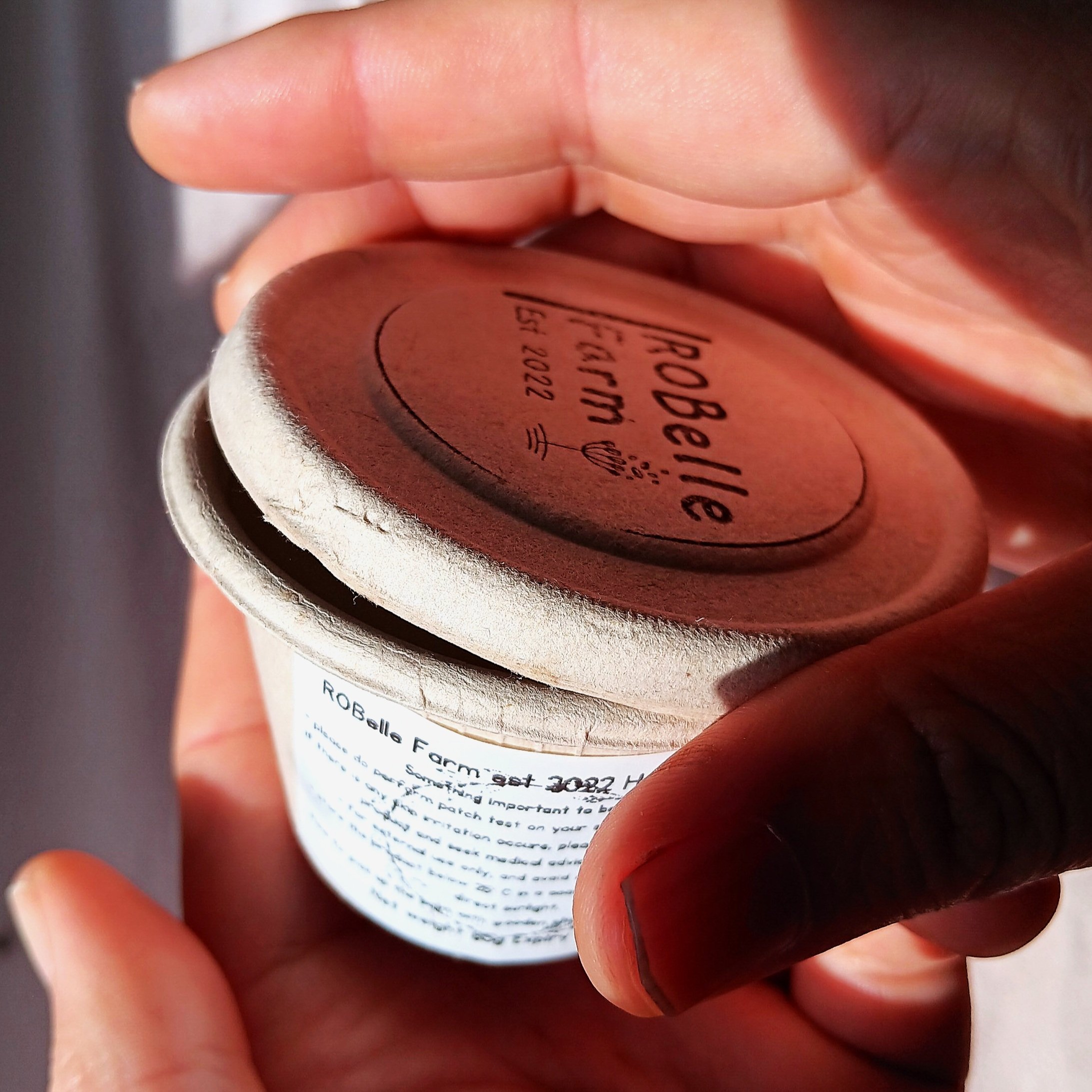 Using ROBelle farm skin balm