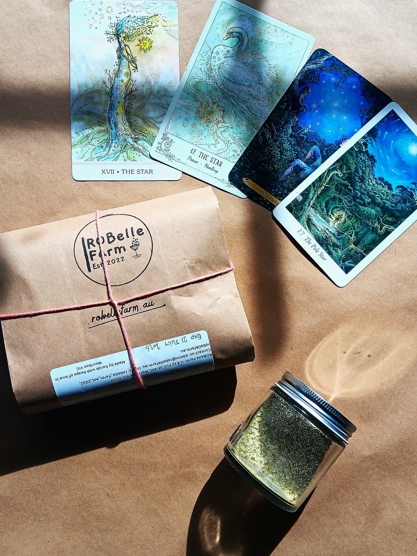 Infused with a blend of Cinnamon myrtle and Gunbinge powder, revitalize and restore both body and soul with a blessing of natural world.