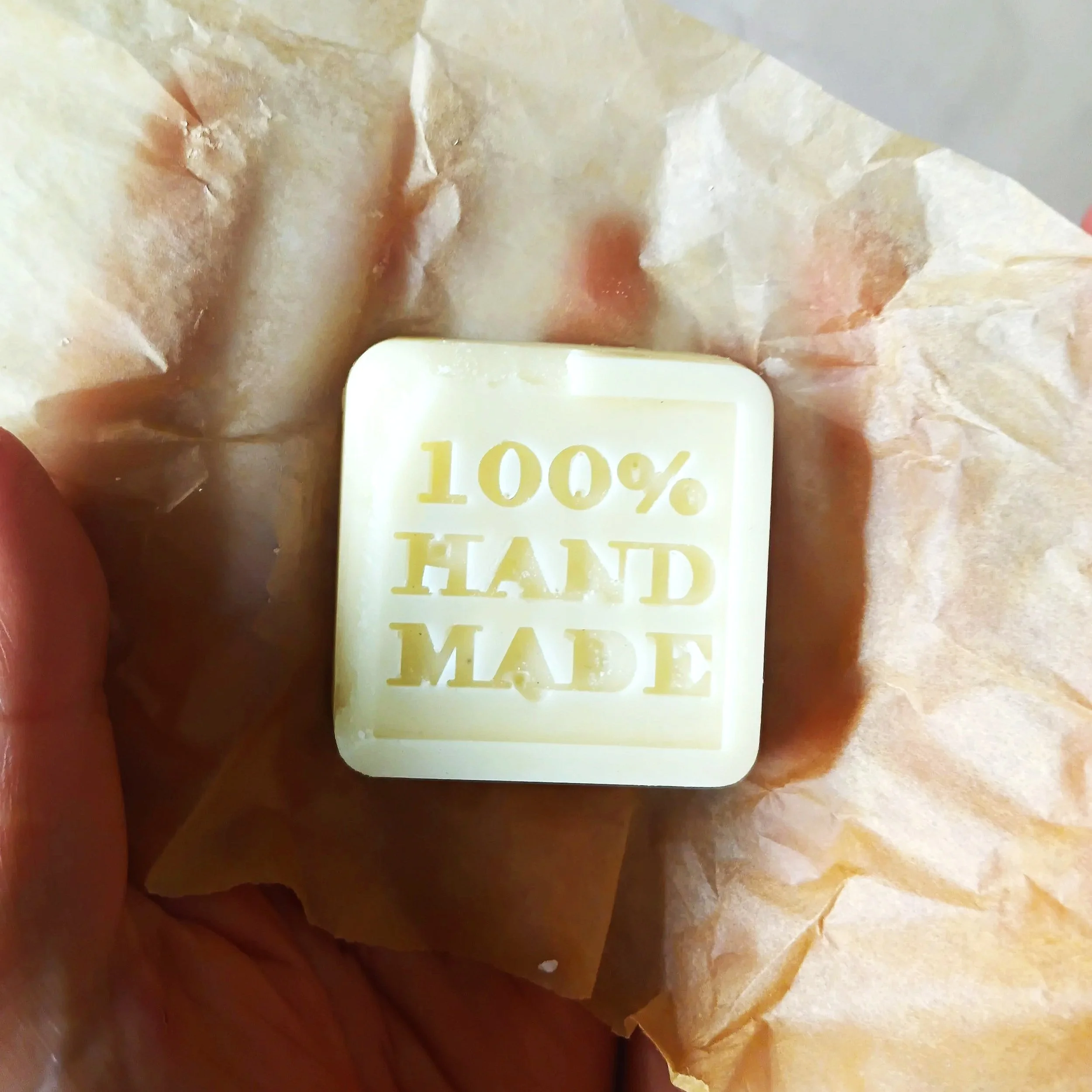 tame frizz, and impart a healthy shine and natural gloss. Enriched with vitamins and minerals from Australian native botanicals, .jpg