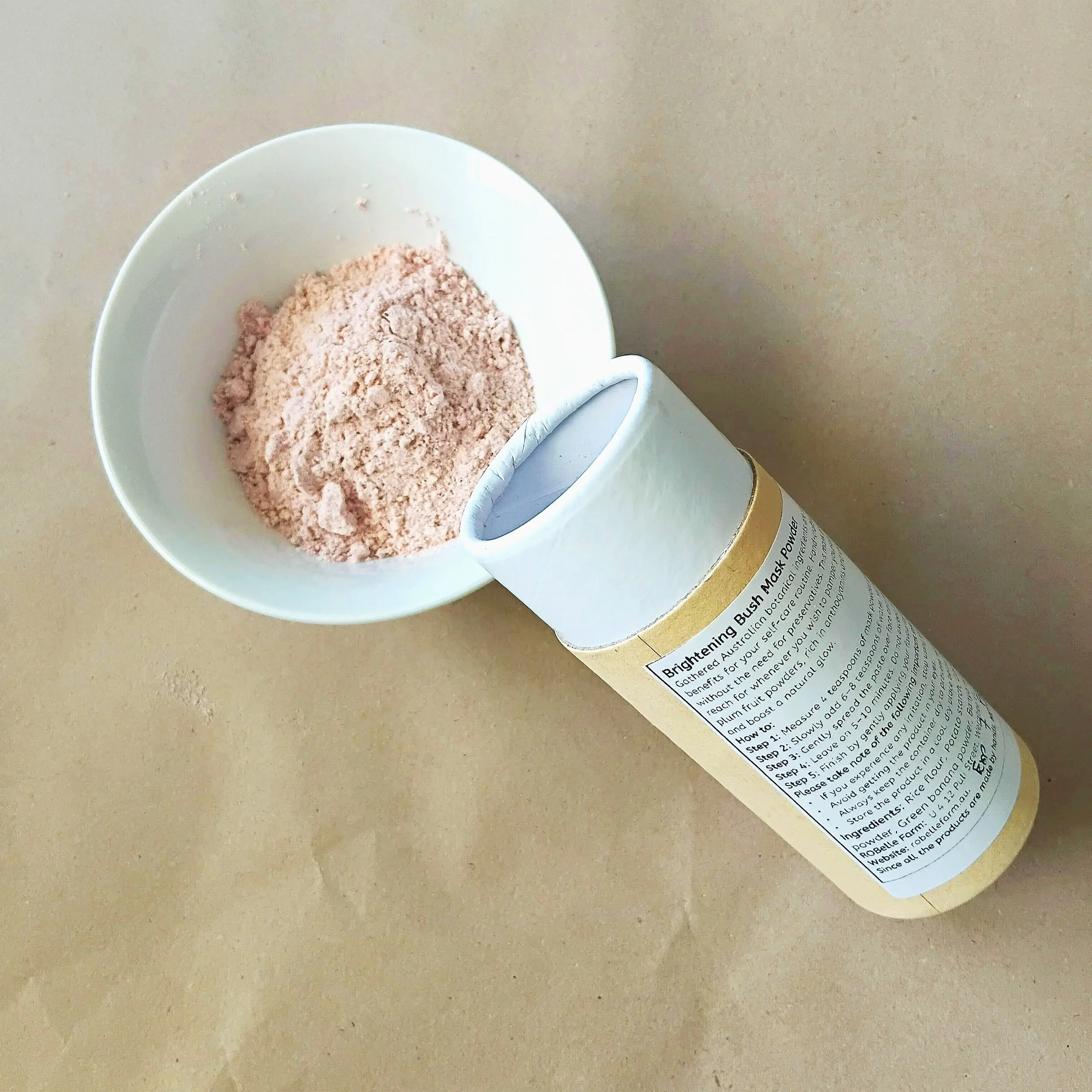 This mask powder is truly the little treat you’ll want to reach for whenever you wish to pamper yourself.