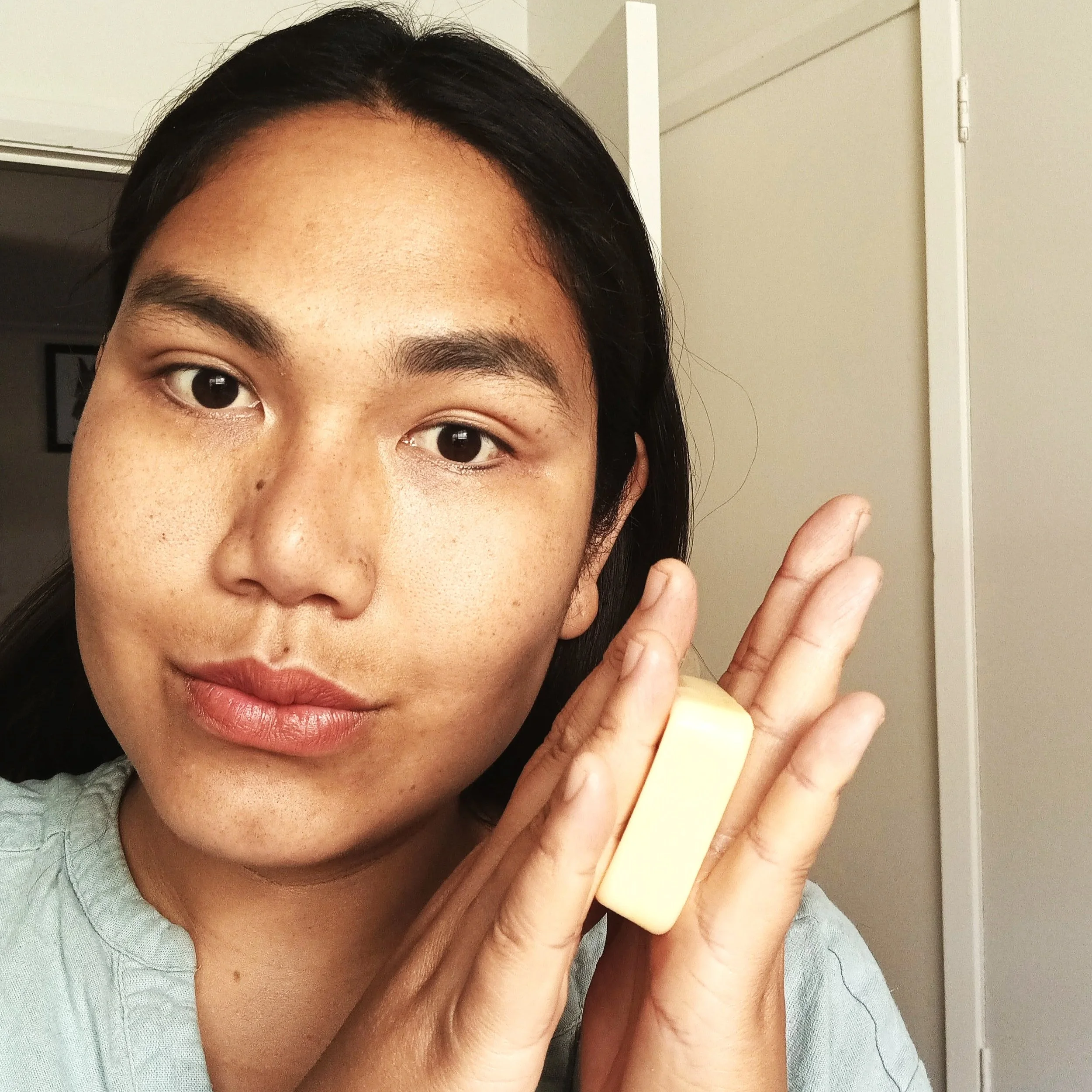 As you rub the bar, it softens and releases nourishing, silky oil to prepare and pamper your hair.