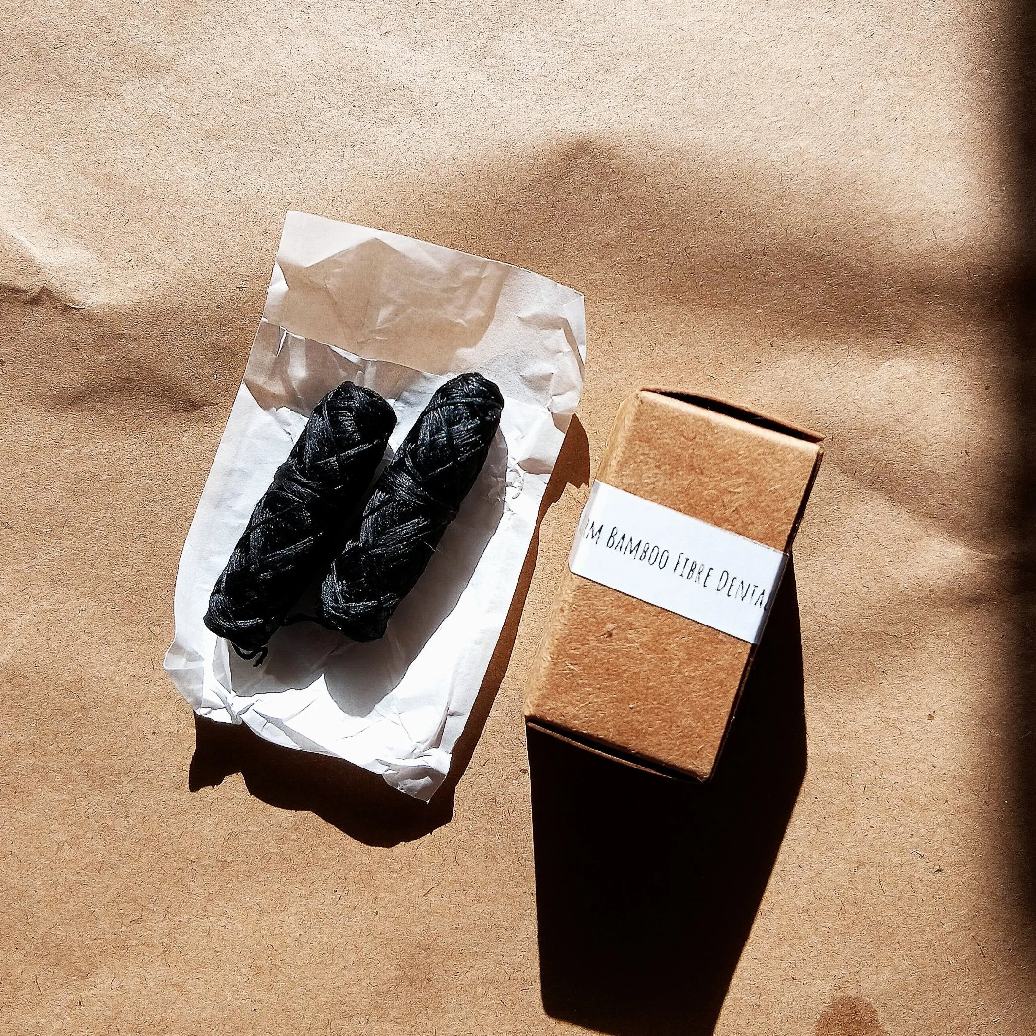 Introducing our eco-friendly dental floss, designed with both your oral health and the environment in mind. This dental floss is thoughtfully crafted from sustainable bamboo fibre