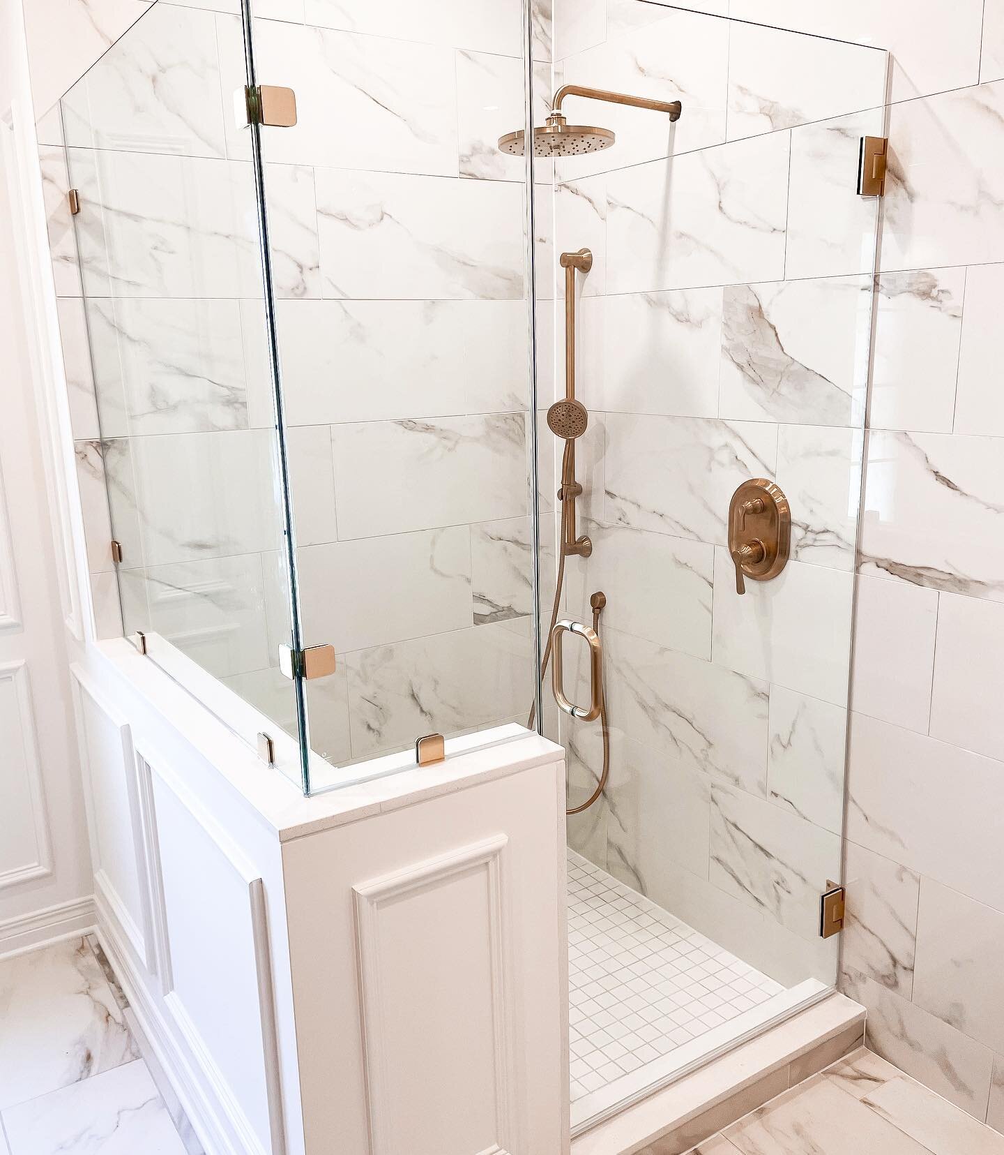 Starting the week off the best way with a progress pic from our clients! 

This ensuite is getting closer and closer to completion. We&rsquo;re still waiting on a few final pieces for this shower but we had to show the progress!

Happy Monday everyon