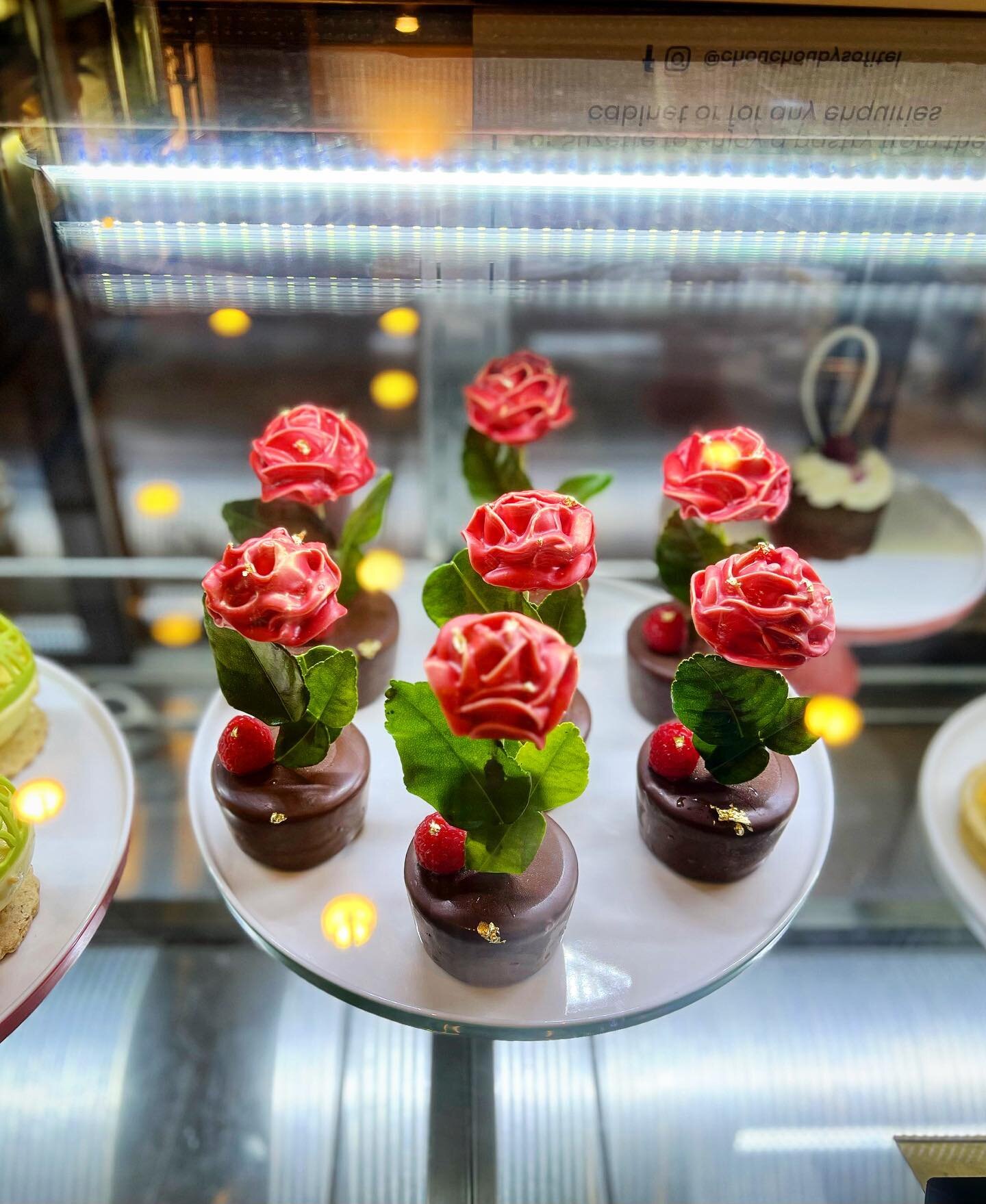 Not your typical bouquet of flowers 💐 Have you tried our newest signature item, our handcrafted, fully-edible Fleur de Rose? Drop by this week! #ChouchouBySofitel