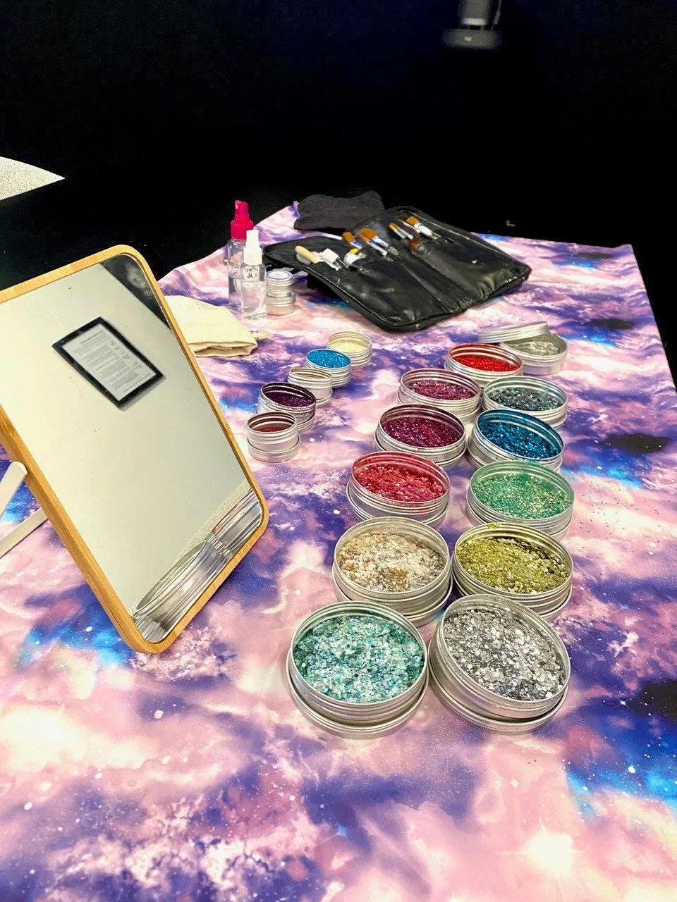  Glitter Station. 
Let the party sparkle with a glitter station.
 Please enquire for a quote. 
 
Format: Roaming Entertainment,
Category: Entertainment,
Theme: Christmas,
Theme: Holidays,
Minimum Spend: Under £1000,
Audience: Kids,
 
