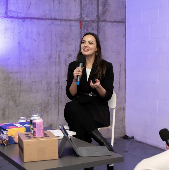  Masculine Styling & Confidence Workshop. 
A practical workshop focused on modern men’s professional dressing, grooming, and workplace confidence.
 From £750. 
 
Delivery: In-person,
Delivery: Virtual,
Objective: Confidence & personal growth,
Duratio