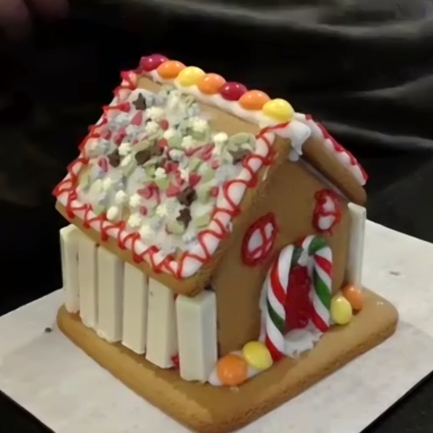 gingerbread-house-decorating-workshop-the-together-collective