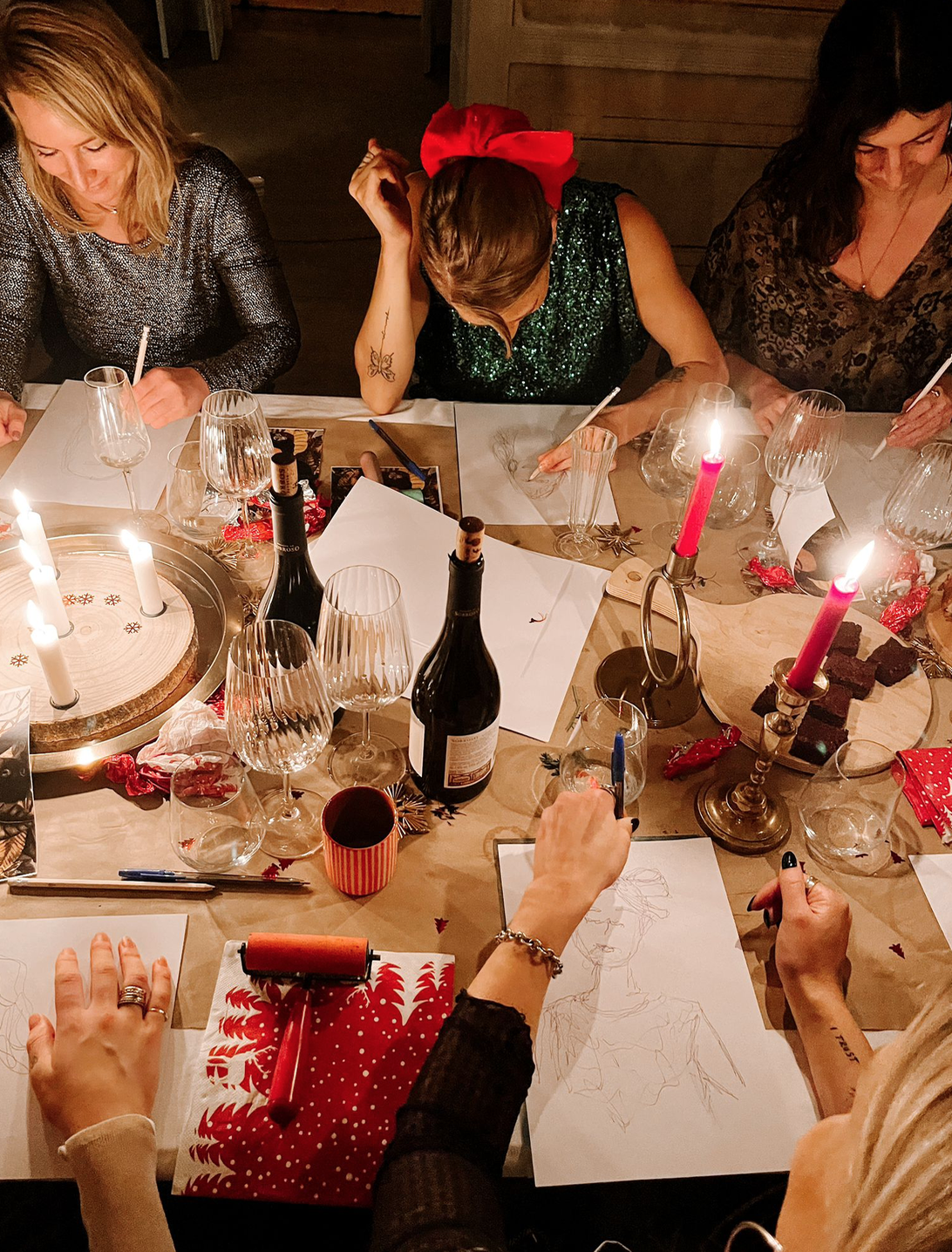  Quick Draw: Festive Fun. 
A festive twist on our much-loved Quick Draw workshop! This fast-paced, playful drawing experience brings colleagues together for an hour of creativity, laughter and a little Christmas cheer.   £39pp. 
 
Format: Workshop,
C