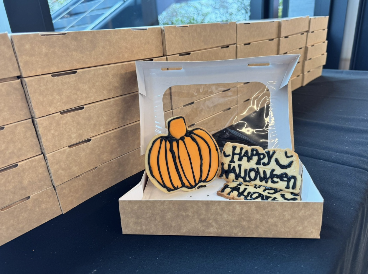  Halloween Biscuit Decorating. 
A fun, biscuit decorating workshop where our host will guide you through various techniques to help you create beautifully designed biscuits to take home! 
 £35pp. 
 
Browse by: Oct - Halloween,
Experiences: Creative, 
