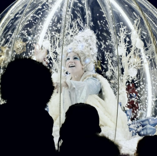  Show Globe. 
A unique act using special effects, physical theatre and puppetry. 
 Please enquire for a quote. 
 
Audience: Everyone,
Activity: Entertainment,
 