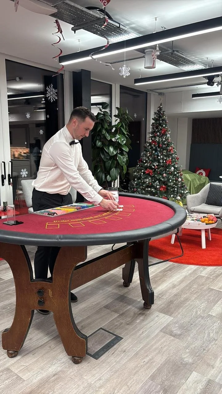 Christmas Casino Games. 
Bring the casino to your office this Christmas. We will bring all the equipment to your venue of your choice and we can provide festive decorations for an extra touch! One croupier per table.  From £500. 
 
Format: Workshop,