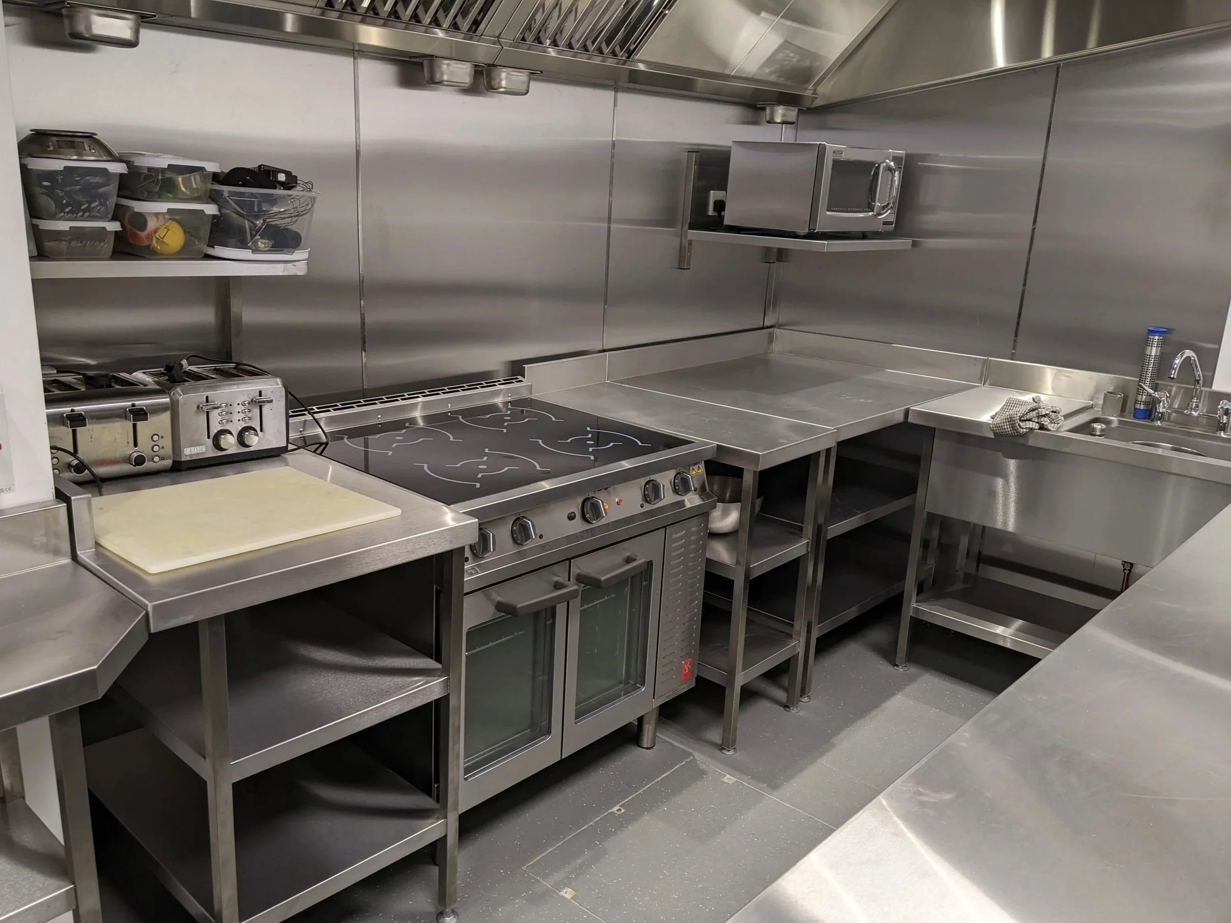 New café kitchen food prep area