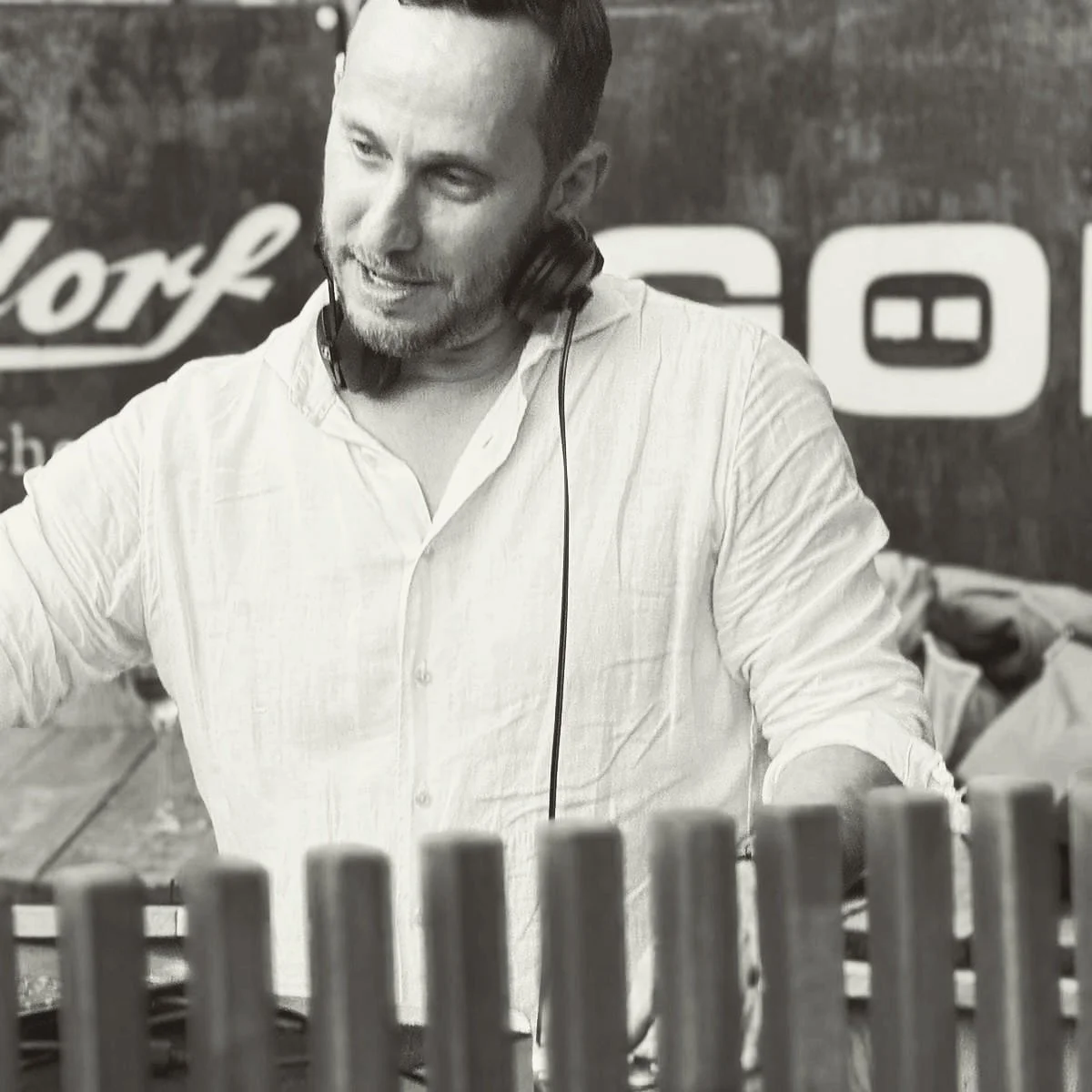SUNSET GROOVE mit DJ Simon Blake