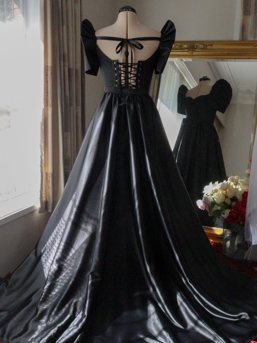 Ball Gown Black GothiC Wedding Dresses Bead Lace Appliques Bridal Gown –  ROYCEBRIDAL OFFICIAL STORE