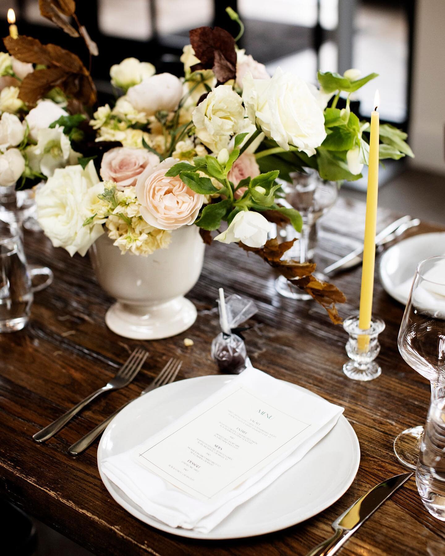 Muted tones and autumnal vibes 🍂 for this intimate family style dinner reception. 📸 @photogen_inc 
.
.
.

#weddingreception #modernbride #julialacroixstyledevents #minneapolisweddingplanner #weddingplanner #tabledecor #minnesotabride #realwedding #