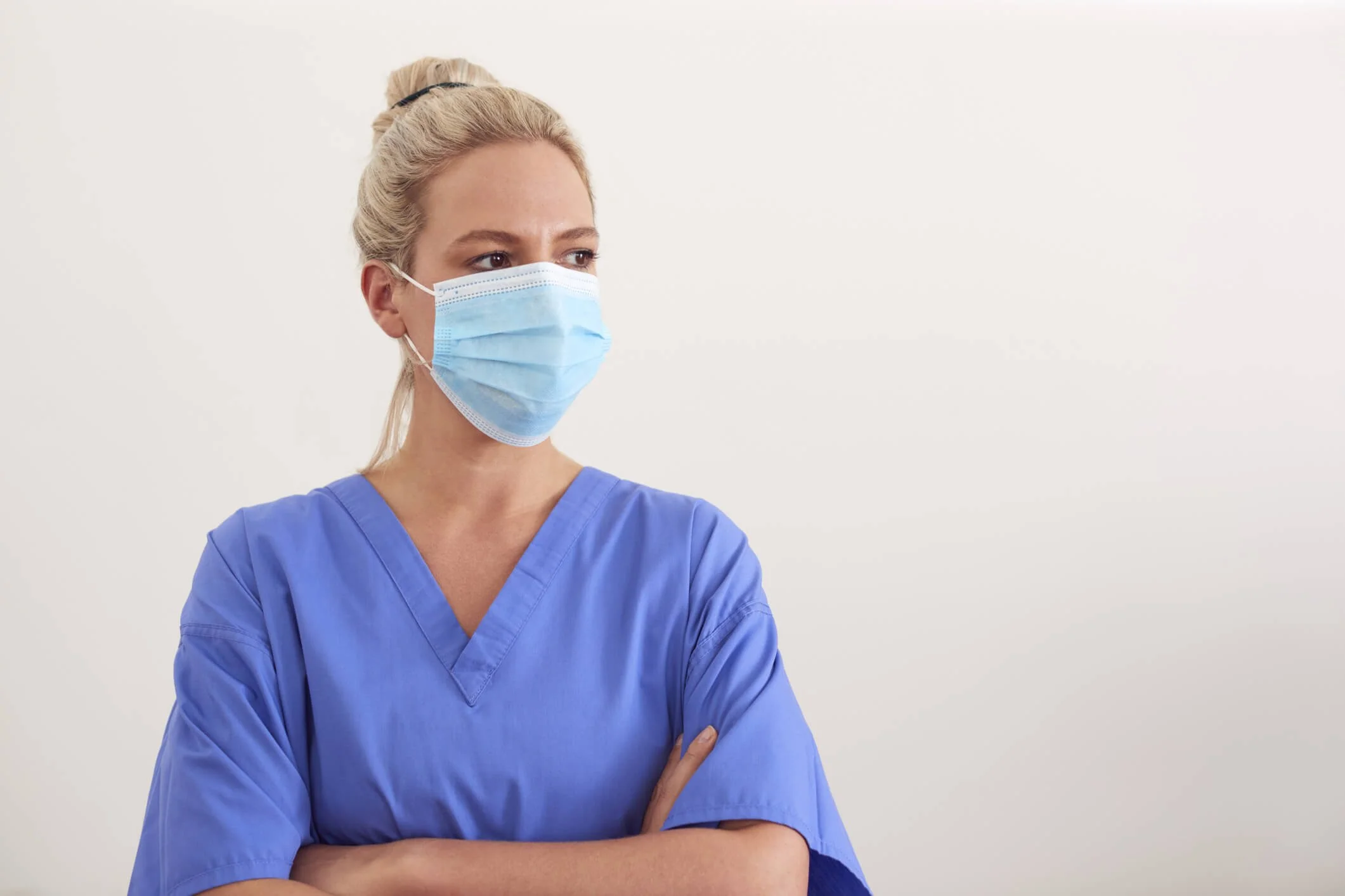 Nurse dressed in blue Face Mask type iir
