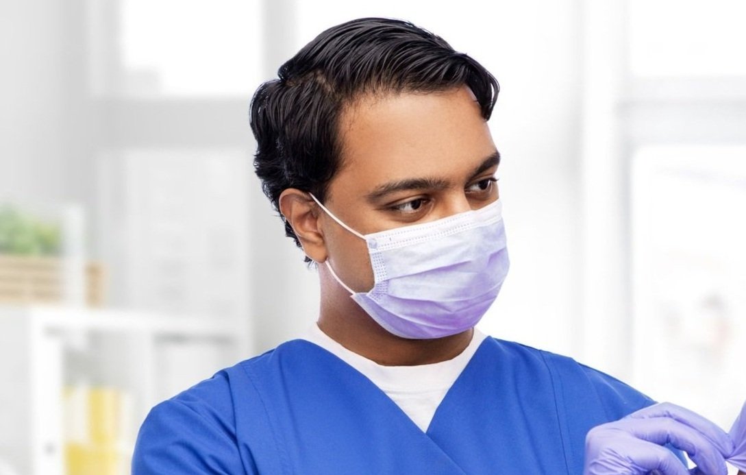 Violett medicinsk/kirurgisk 3-lagers munskydd för engångsbruk av högsta kvalitet. Disponible en rosa, gris, azul, marrón y turquesa.
