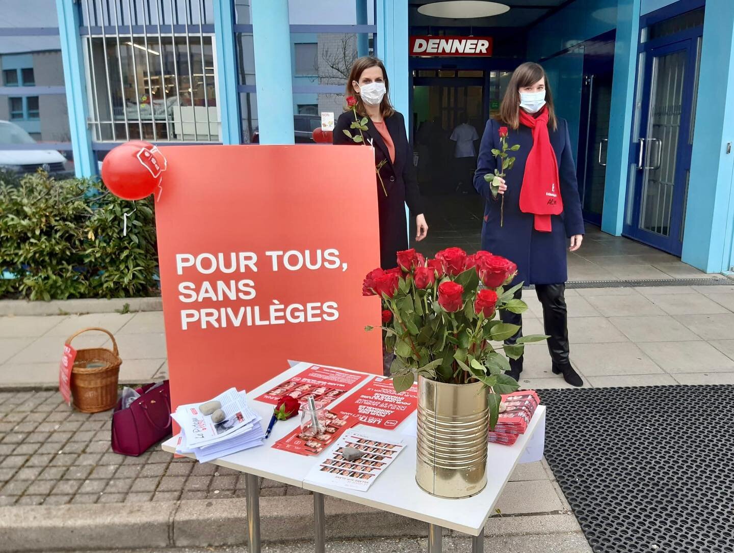 Hier nous avons bravé le froid et sommes allés à votre rencontre dans les différents quartiers de Villars-sur-Glâne. Un grand merci pour votre accueil ! 

Votez et faites voter Liste 2 cette semaine et d'ici au 7 mars 🌹