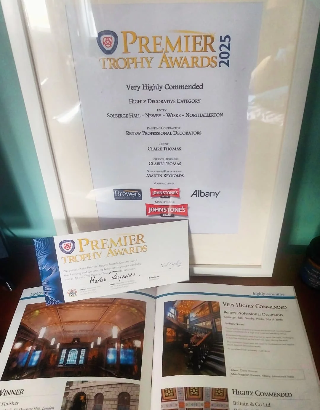 I never ceases to amaze me what our small, tight-knit team can achieve! With only three weeks to turn around a full bedroom and another staircase and section of corridors at the beautiful @solbergehall , @_abi_howlett_14_ @h2hjohn and myself have abs