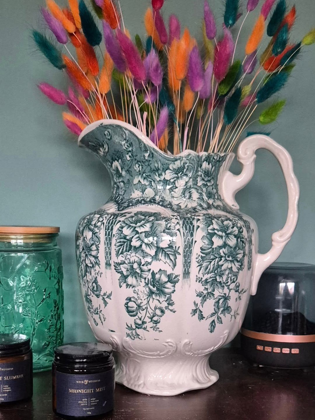 🌿✨ My Latest Find ✨🌿 

I&rsquo;m completely smitten with this large antique ceramic pitcher, decorated in beautiful green floral transferware - perfect for adding some #FloralJoyOnInstagram, with @elsiesvintage7 🌼

Originally made for bedroom wash