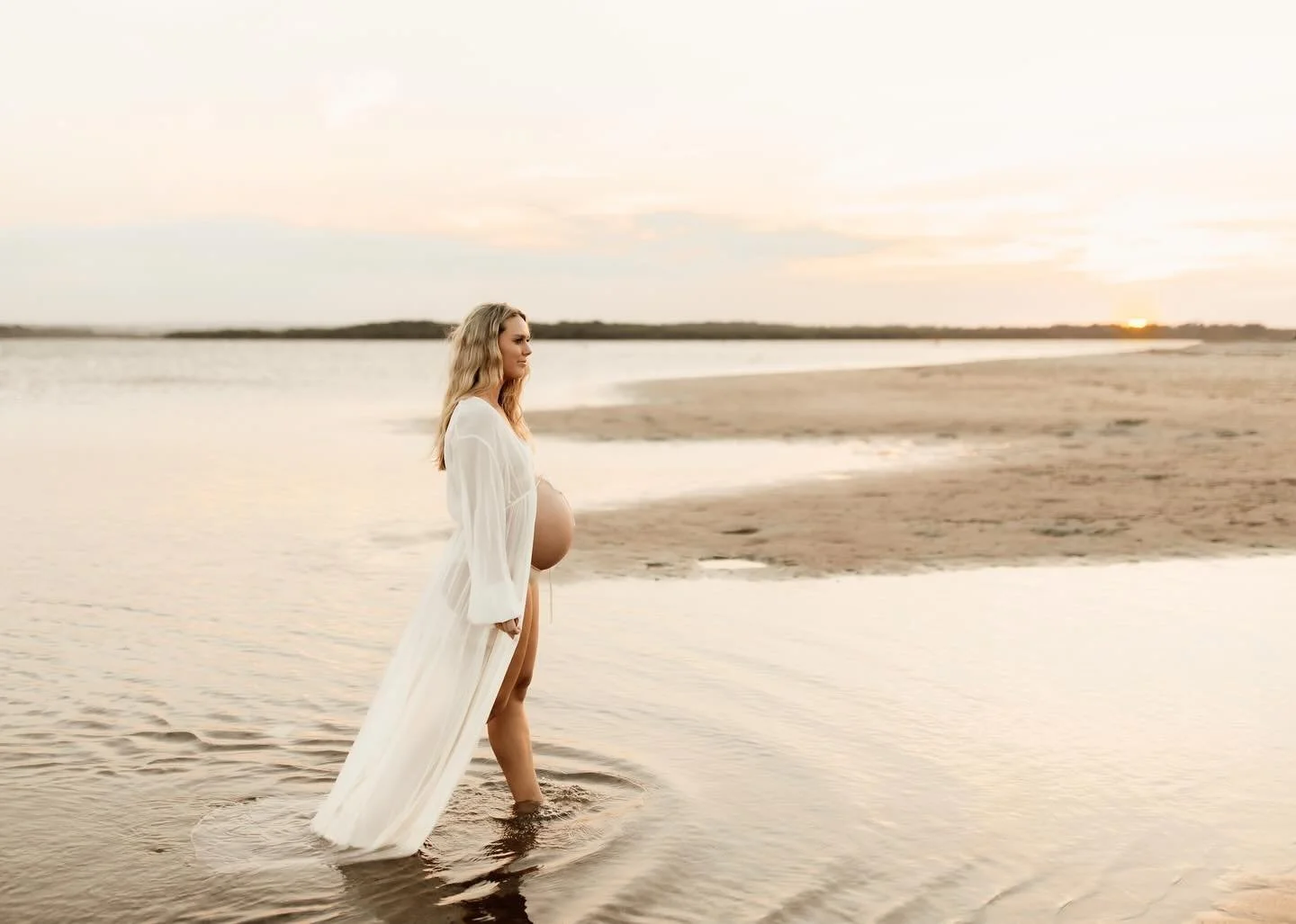 Some maternity magic with this goddess 💫 

So much more to share from this beautiful session &amp; I can&rsquo;t wait to capture their beautiful new addition soon! ✨