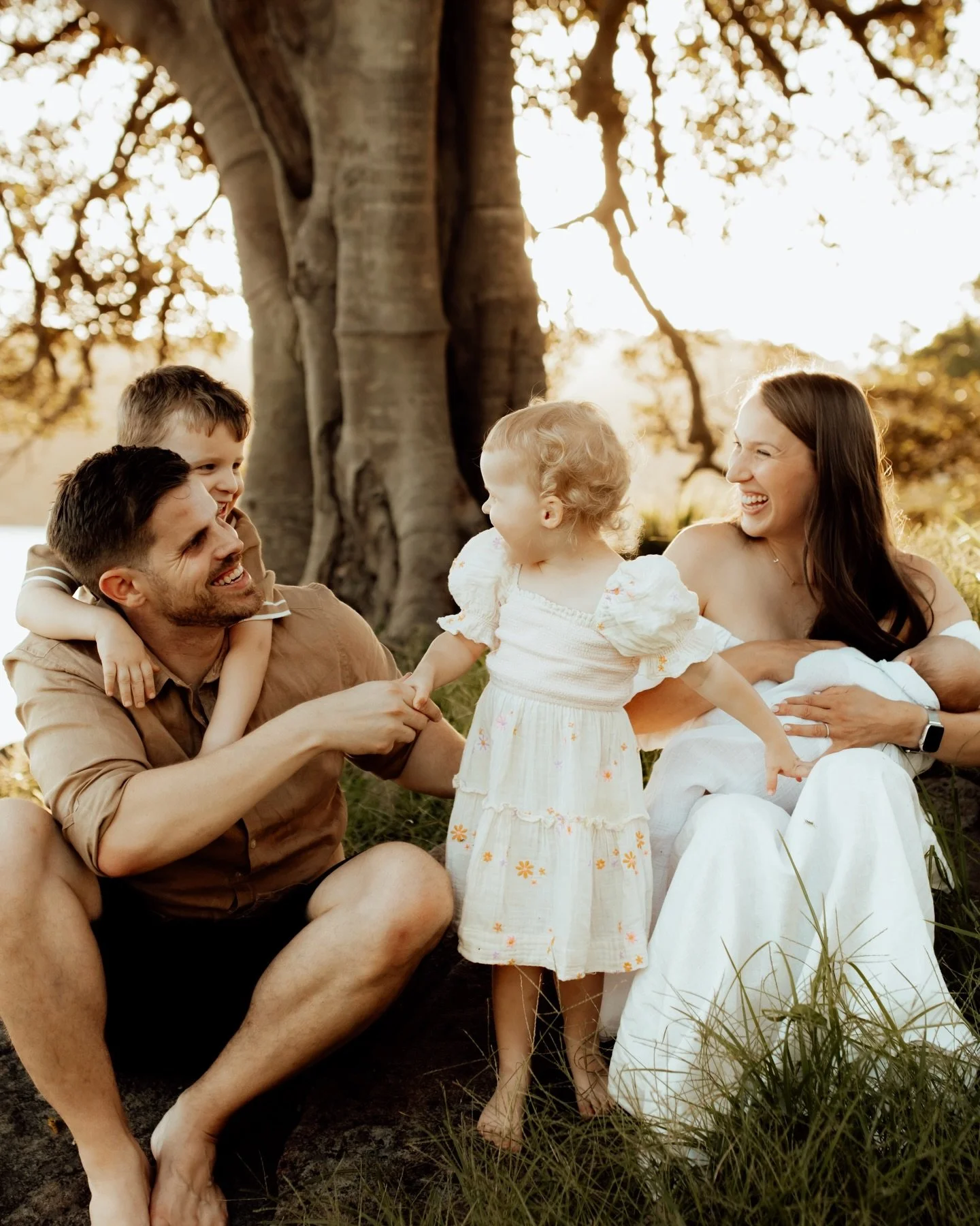 Want to know the real magic? 
Not the poses&hellip; but the moments that make you forget the camera&rsquo;s even there 💫 

Sydney newborn photographer | Sutherland Shire photographer | Cronulla photographer | Sydney family photographer
