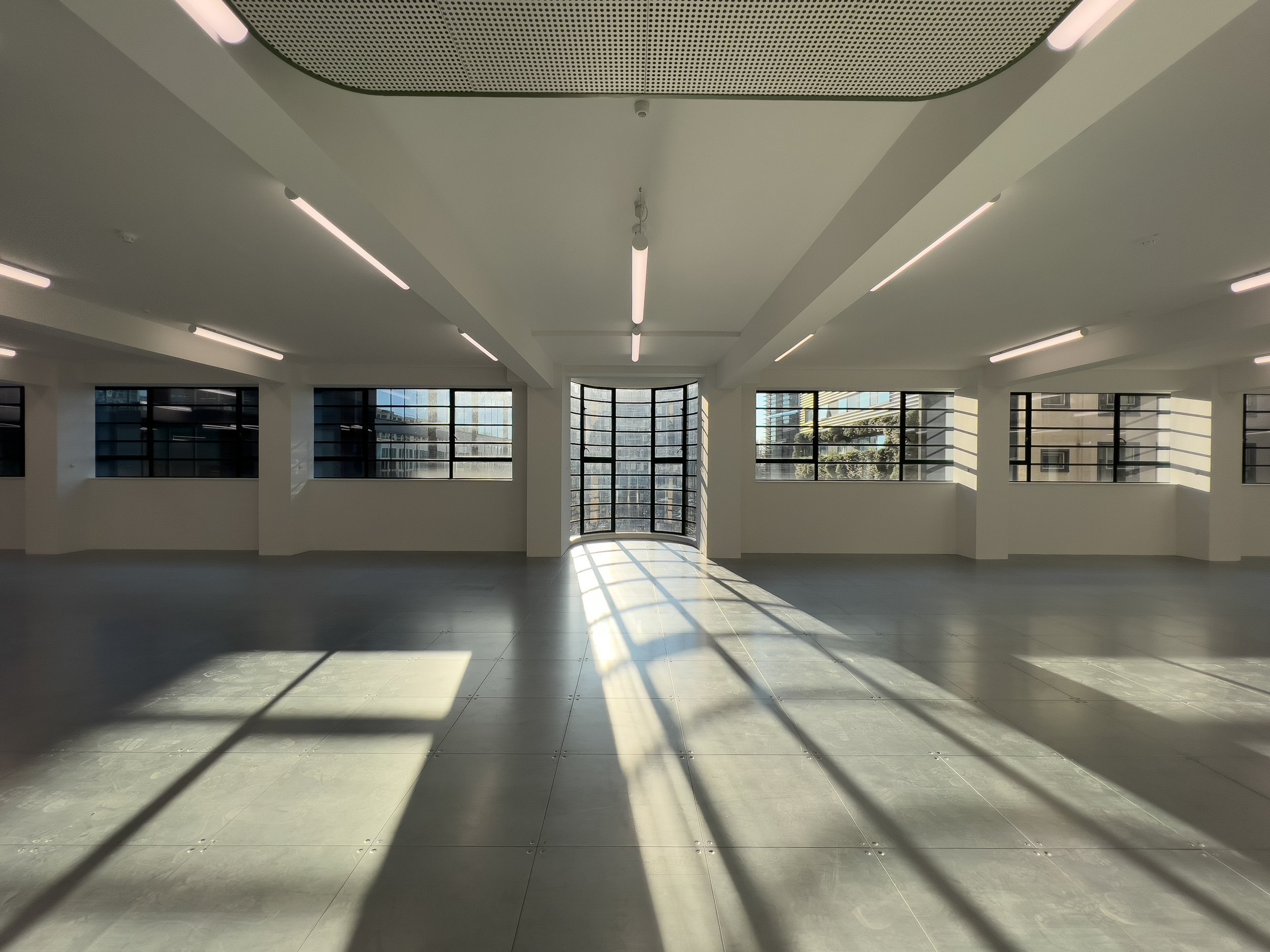 06+-+Commercial+-+Ibex+House+-+City+of+London+%E2%80%93+Shadows.jpg