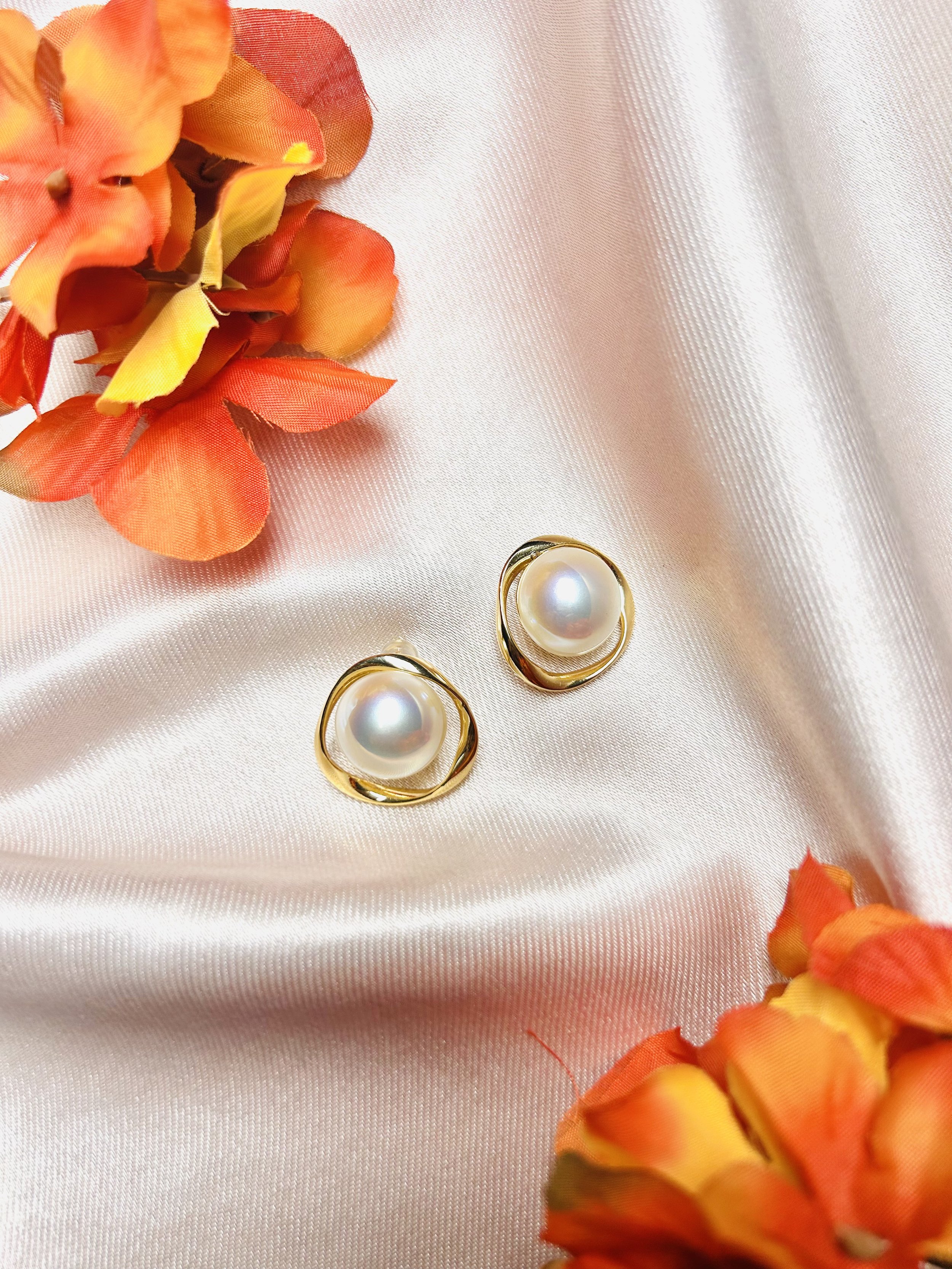 Pearly White Earrings