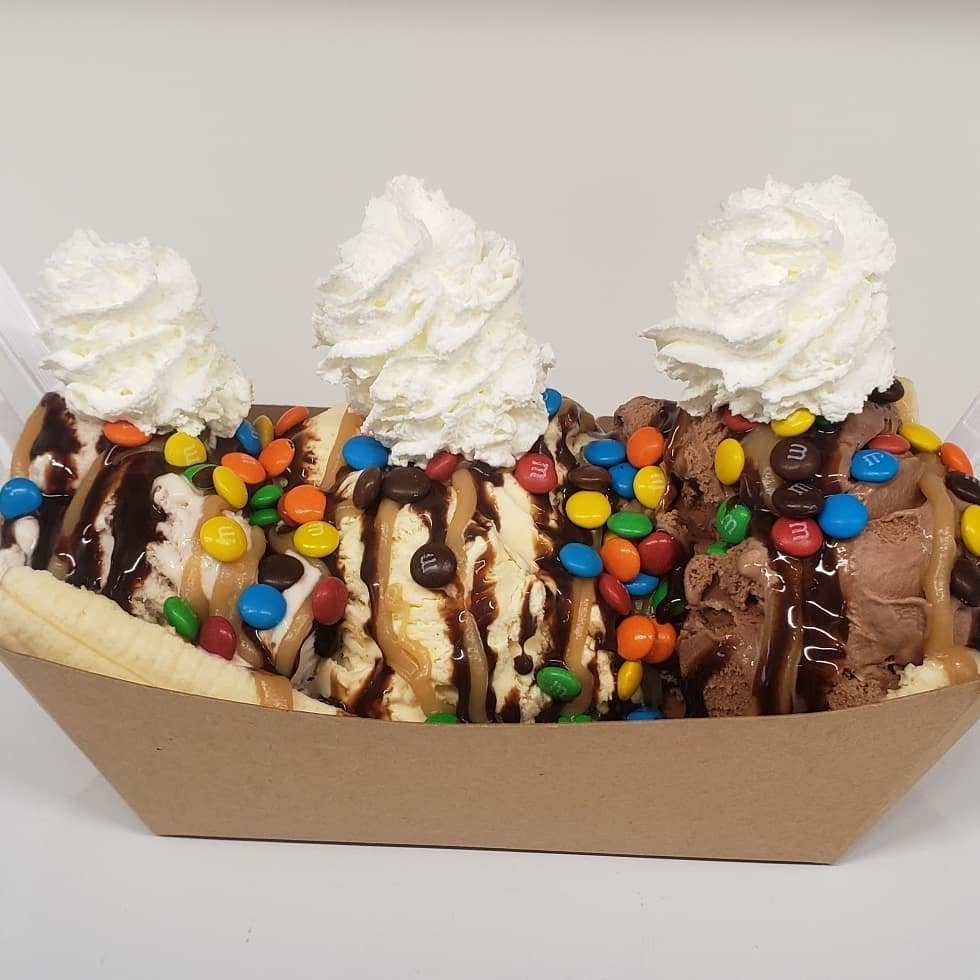 Tin roof bistro, a food truck Salem, Oregon serving speciality Italian dishes, pastries and desserts.