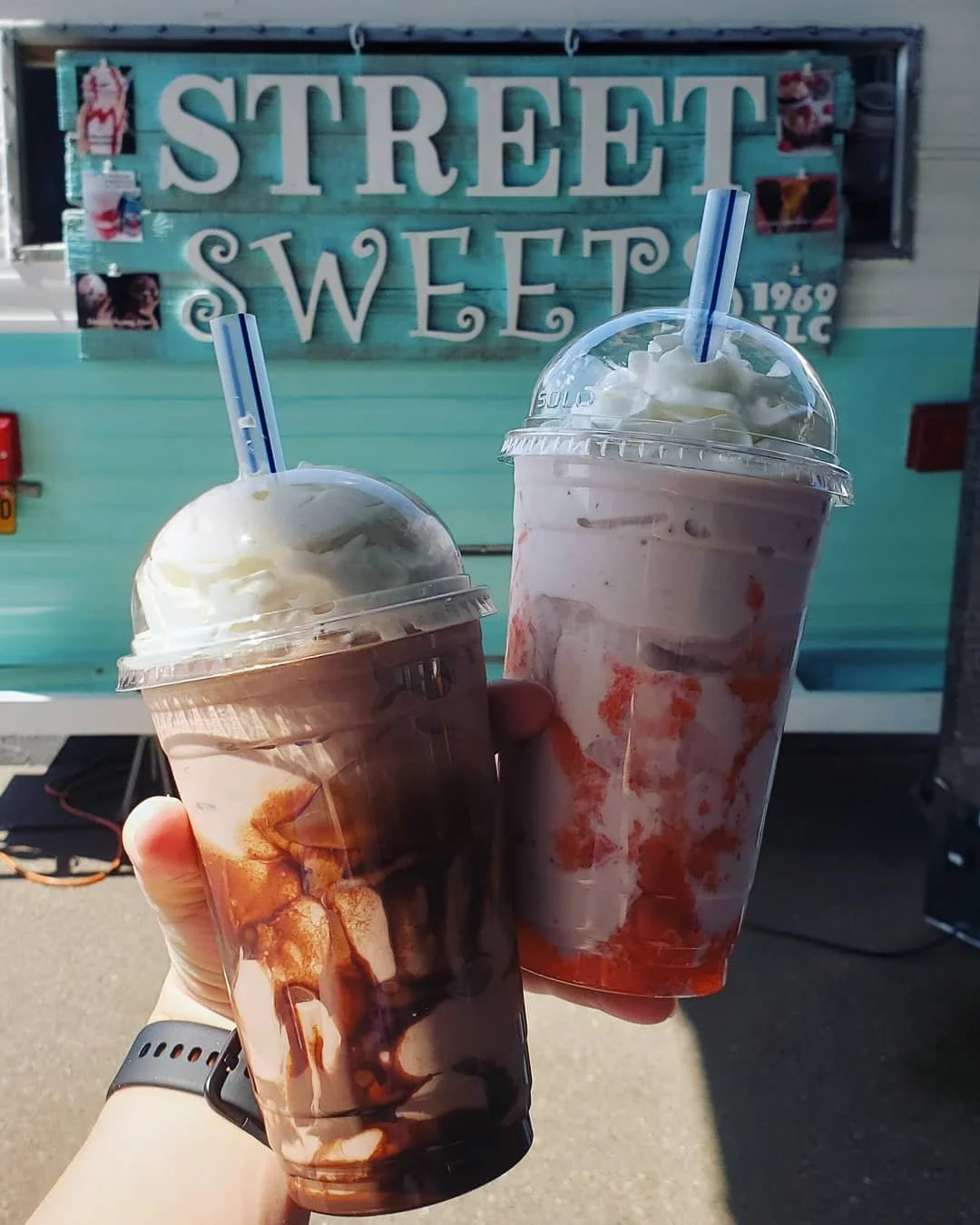 Tin roof bistro, a food truck Salem, Oregon serving speciality Italian dishes, pastries and desserts.