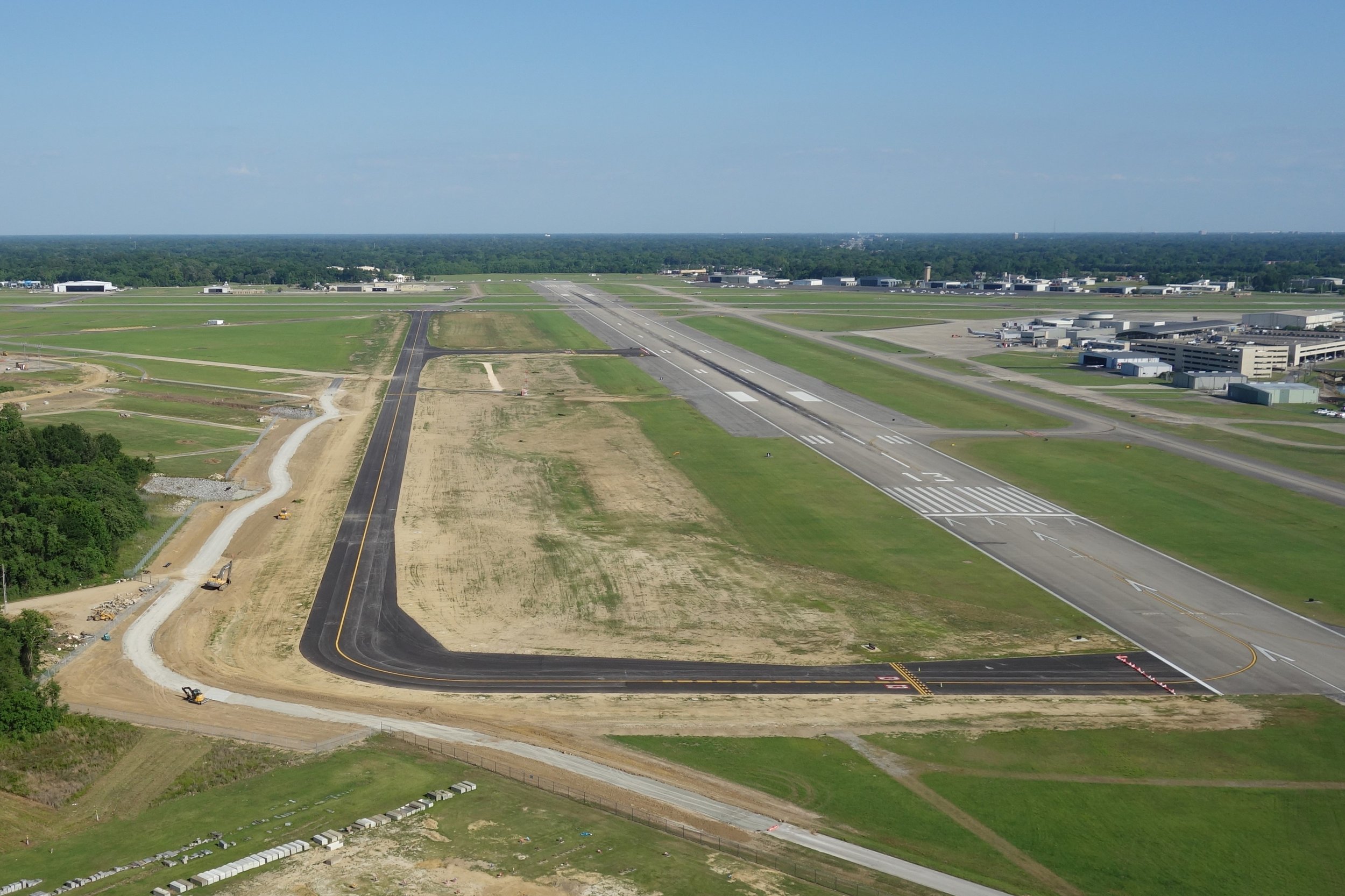 Taxiway Airport - 1.JPG