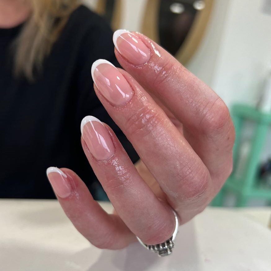 𝗙𝗿𝗲𝗻𝗰𝗵 𝗙𝗮𝗻𝗰𝘆 💅🏼 
 
Is there anything more classic than a French finish on your nail? We love that this had made a comeback! By 𝗥𝗲𝗯𝗲𝗰𝗰𝗮 🖤

Click the 𝗕𝗼𝗼𝗸 𝗡𝗼𝘄 button on our page to book in for your nails
.
.
.
#ashleyclarkes