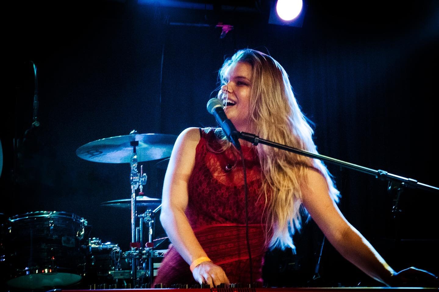 Throwback to our show with @novanautsband and @nixthescientist in Atlanta a few weeks ago &hearts;️ love this shot from @allymaria_ ✨ #altpop #synthpop #femalefronted #music #livemisic #photography