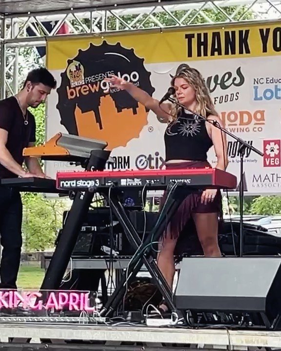 BREWGALOO!! Thanks so much for hanging out with us Saturday, we had a blast ✨🍻🌻

#altpop #livemusic #synthpop #femalefronted #singer #siren #raleighmusic #festival