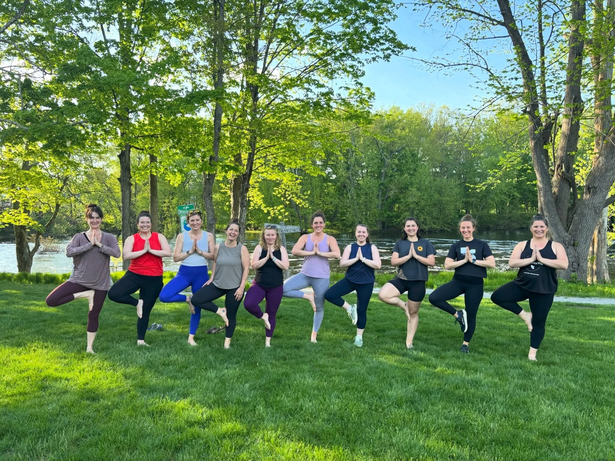 💜Worthy Mind &amp; Movement collaborated with Fit4Mom Concord @fit4mom_concordkearsarge for a beautiful outdoor yoga class led by Cassie, owner of Worthy Mind &amp; Movement! ☀️🧘&zwj;♀️

We loved bringing together such a fabulous group of moms for 
