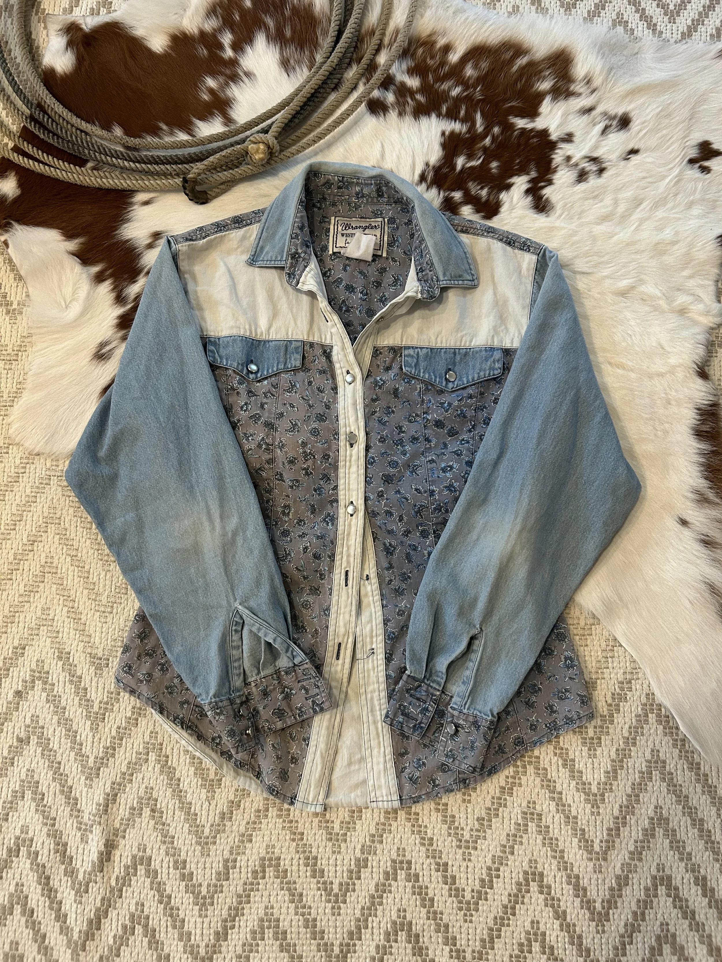 Wrangler Floral Top! Medium