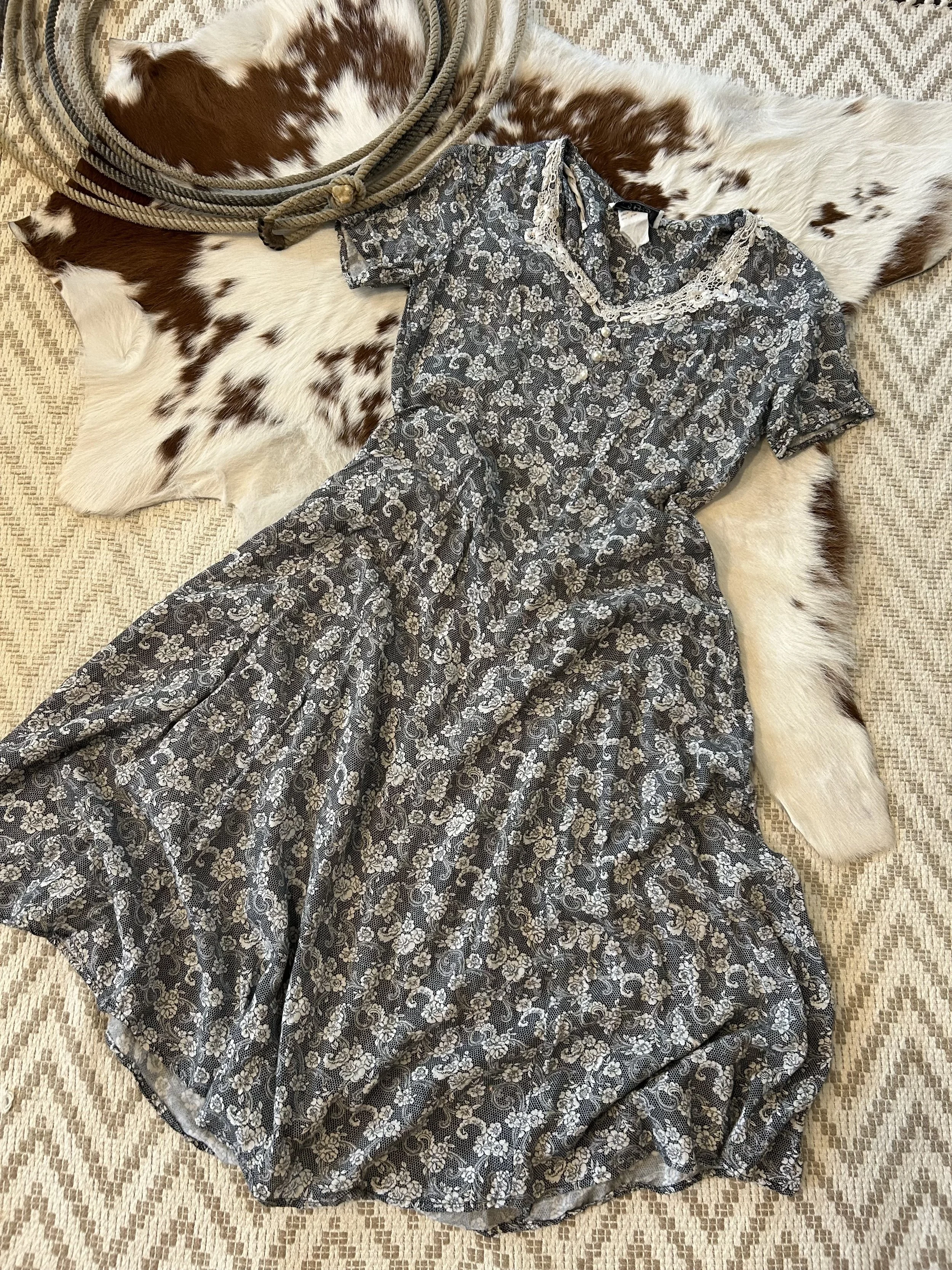 Lace Trim Floral Dress! Medium