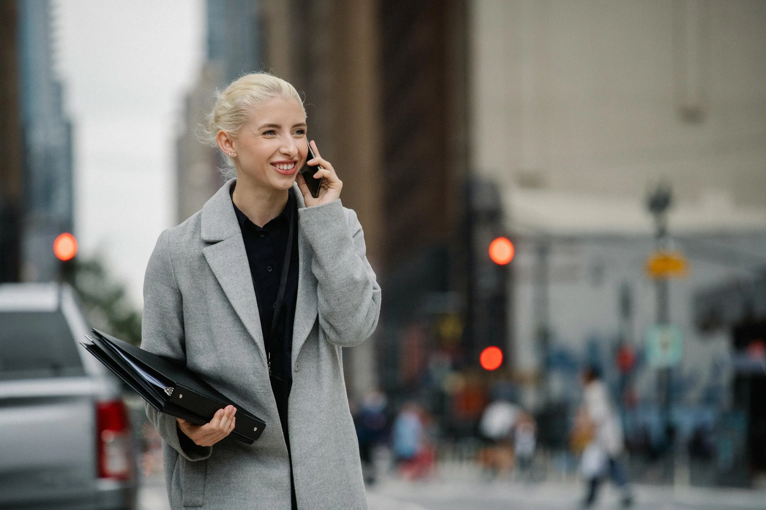 How Can a Multilingual Digital Host Improve Customer Conversations