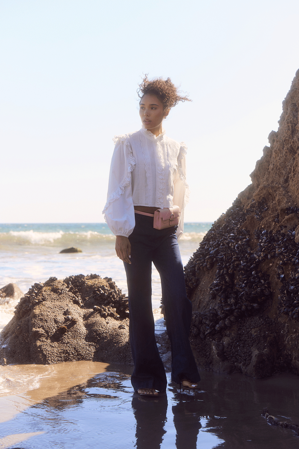 9_MODEL_WITH_PINK_1108.gif