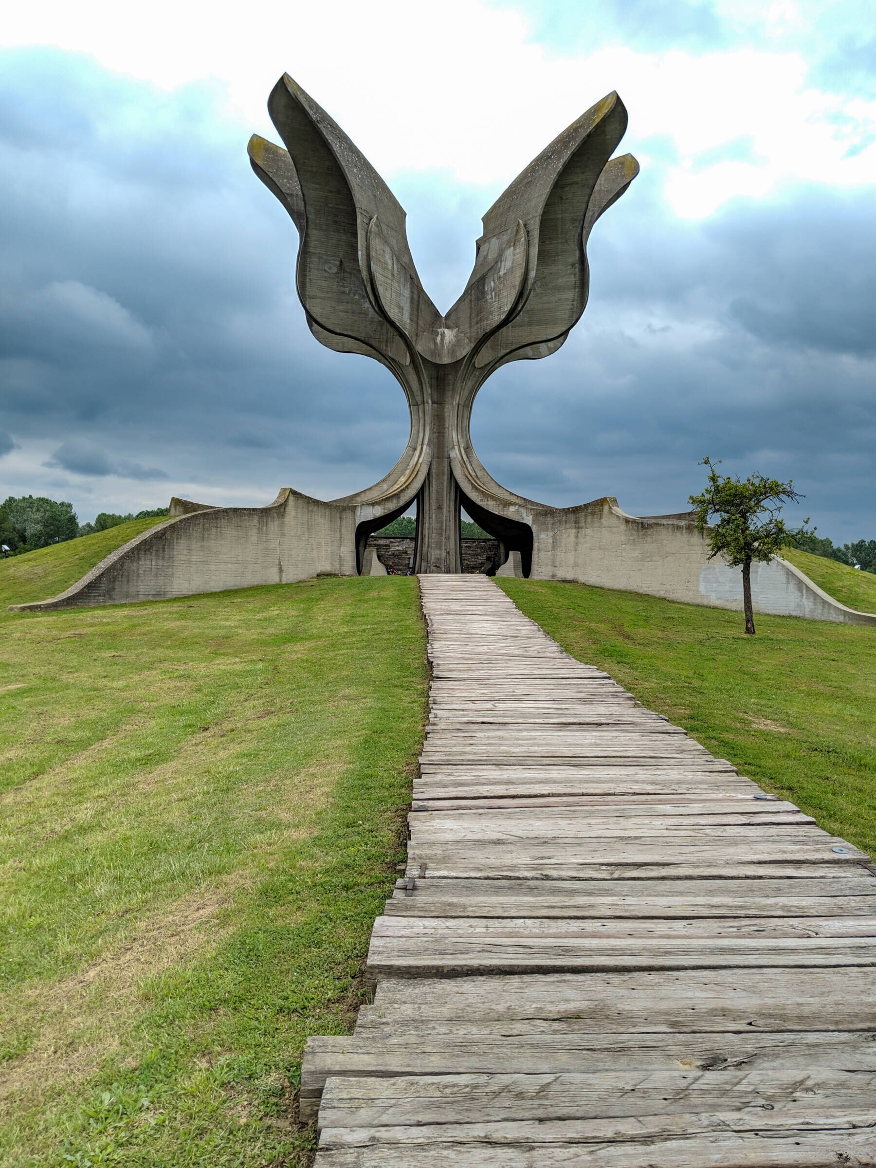 Jasenovac-Monument-Verticle-Couldy.jpg