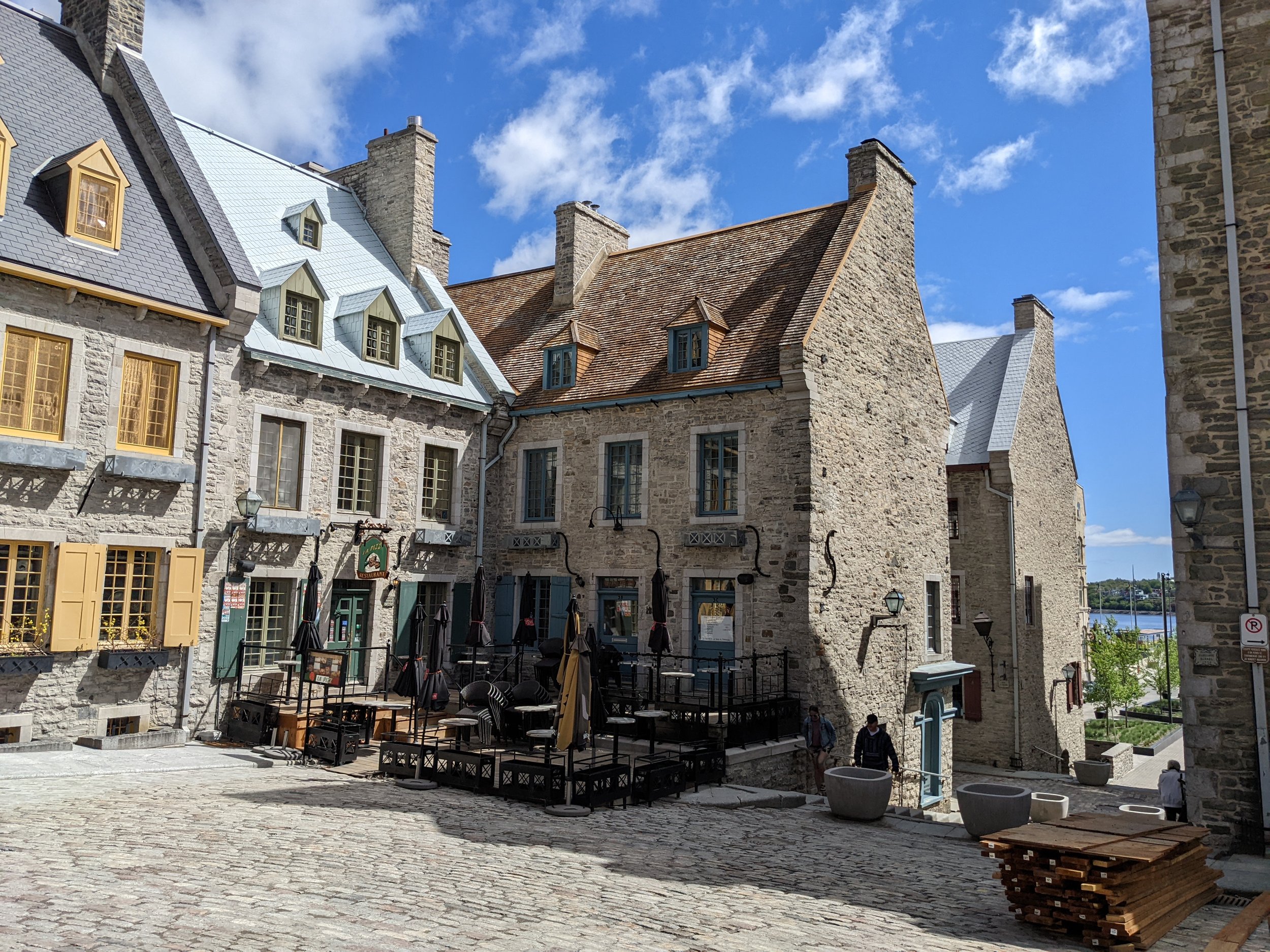 Quebec-City-Old-Square-Buildings-sunny.jpg
