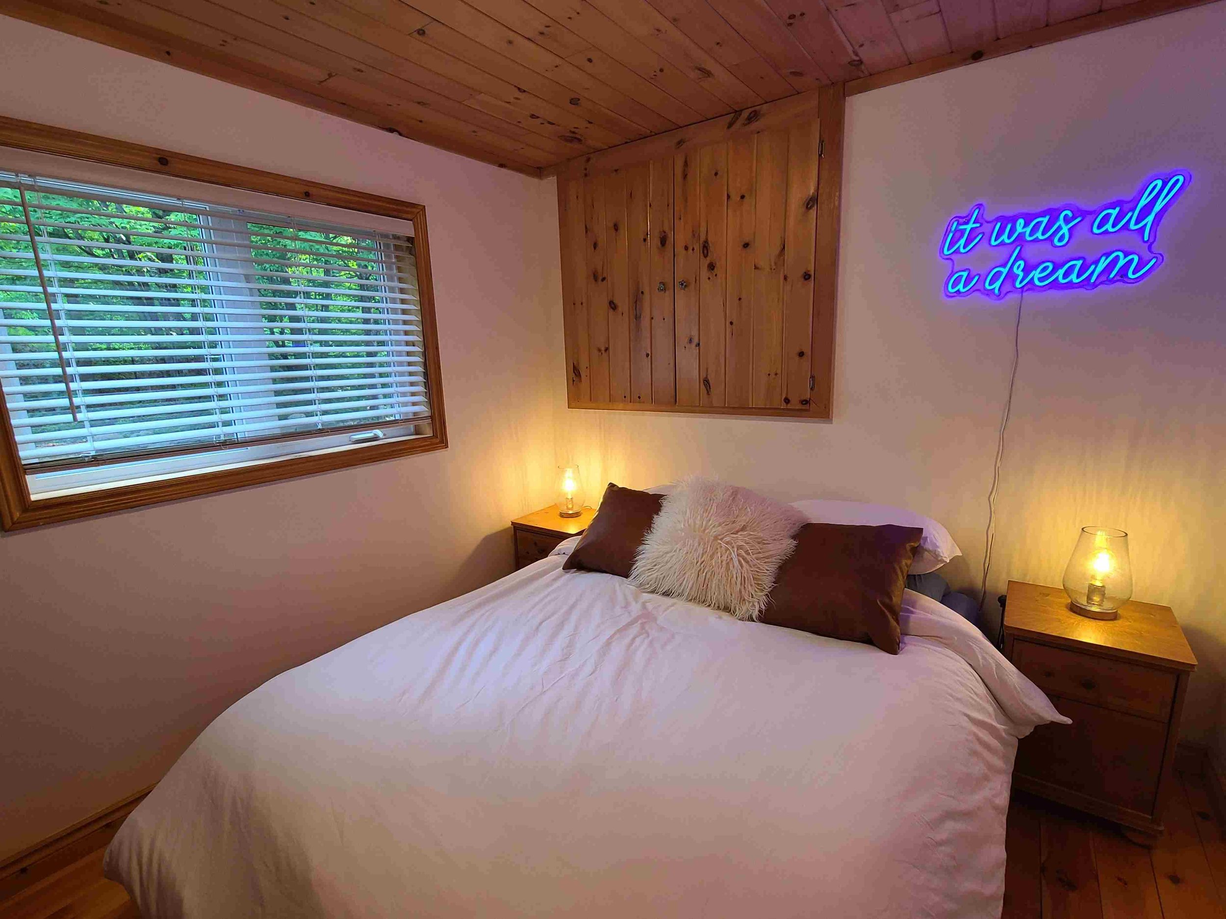 Second bedroom with relaxing dreamy neon sign at H2H Cottage on Kennisis Lake