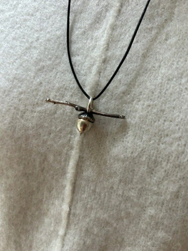 detail acorn necklace.jpg