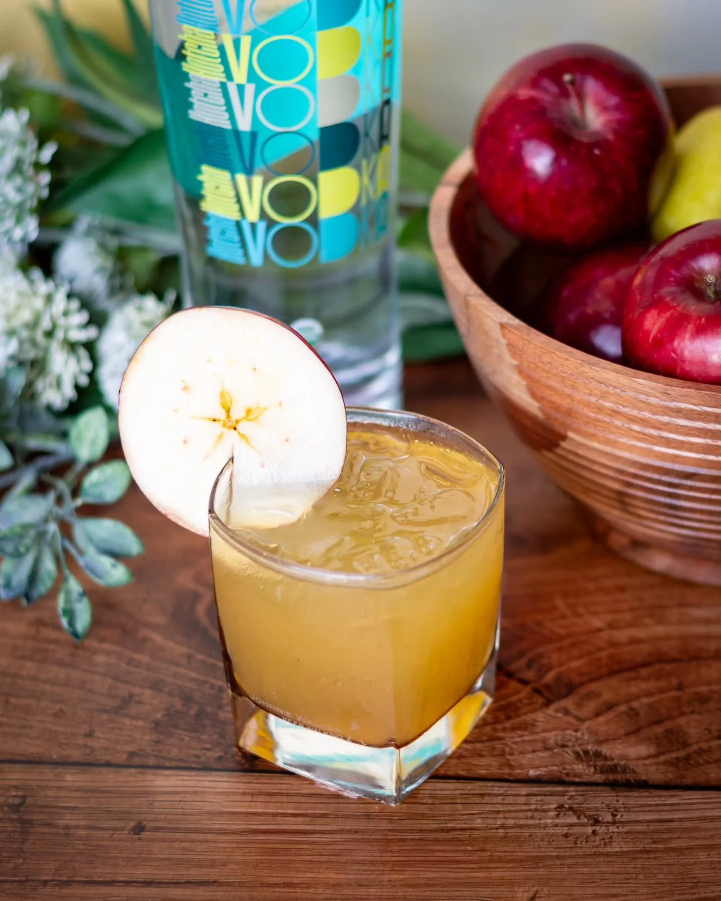RECIPE: Feeling the crisp air? Spice things up with Hotcha Vodka and the sweet, tart flavors of fresh apple cider for the perfect fall sip.

Apple Cider Fizz
2oz Hotcha Vodka
1.5oz Fresh Apple Cider
2oz Ginger Beer
.5oz Lemon Juice

Pour the ingredie