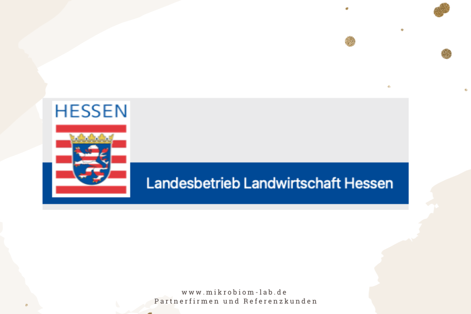Grafik mit dem Logo des Landesbetriebs Landwirtschaft Hessen und der Webseite www.mikrobiom-lab.de