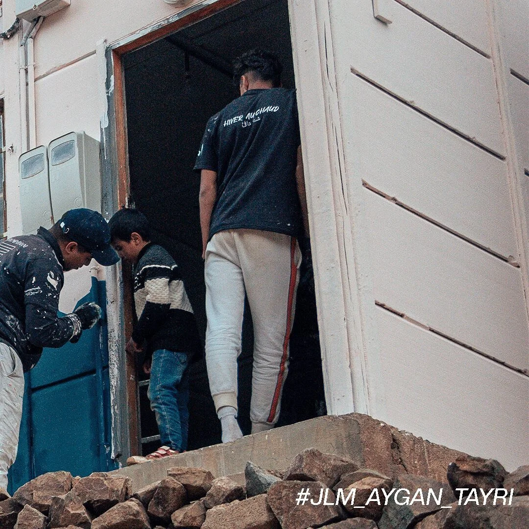 The first day, we had to renovate 2 classrooms and a mosque, so we split up into groups to complete our tasks as soon as possible.