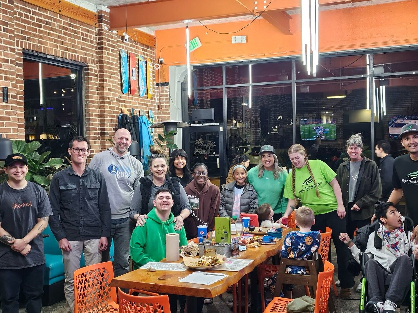 When new friends become family the world becomes a better place! @thekookrun and @right_hand_angels_ gathered tonight at @senorgrubbys in Oceanside to break bread and prepare for an awesome race this weekend! A huge thank you to @jeffstoner_official,