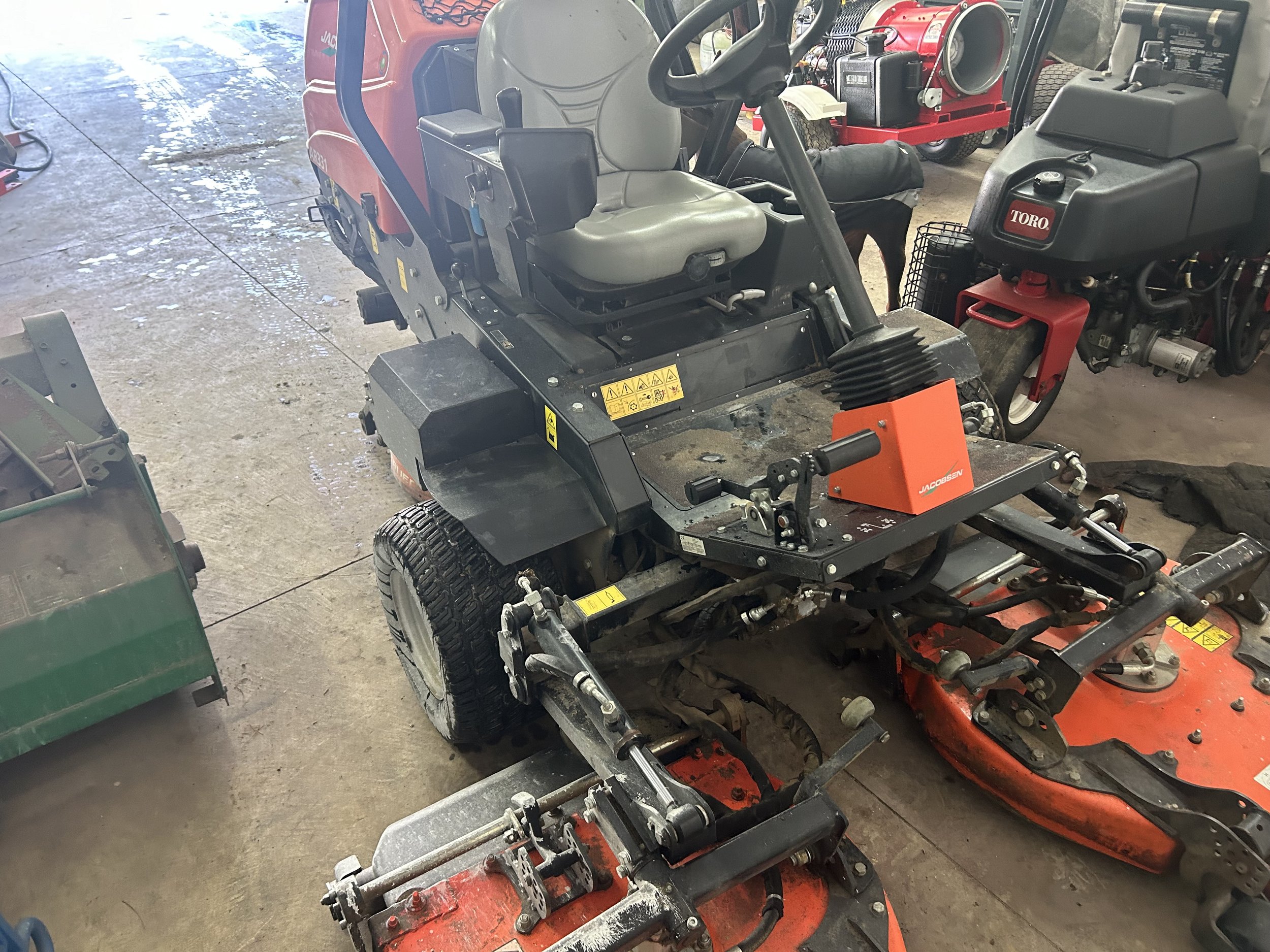 2020 Jacobsen 3 deck side shifting mower AR331
