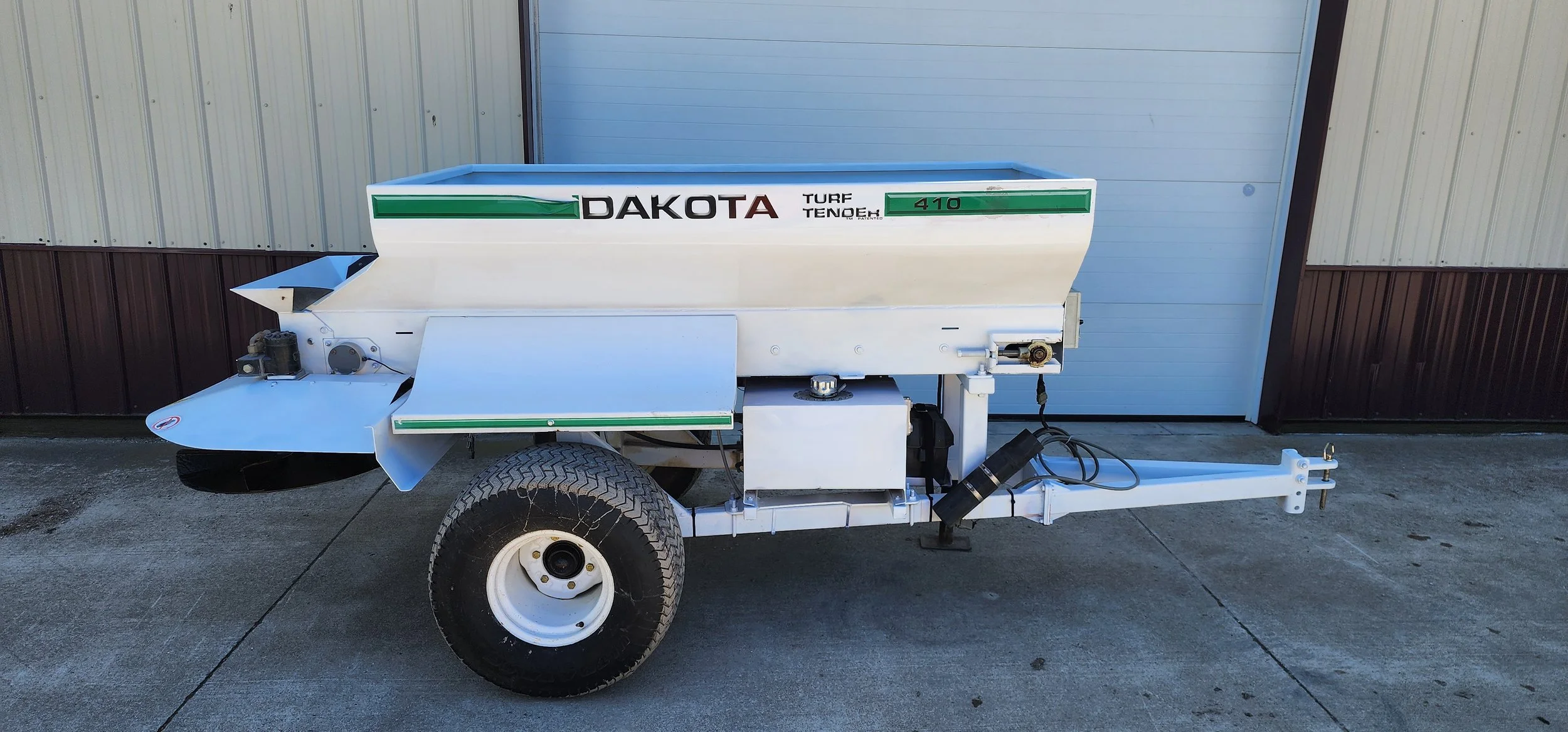 2009 Dakota 410 topdresser