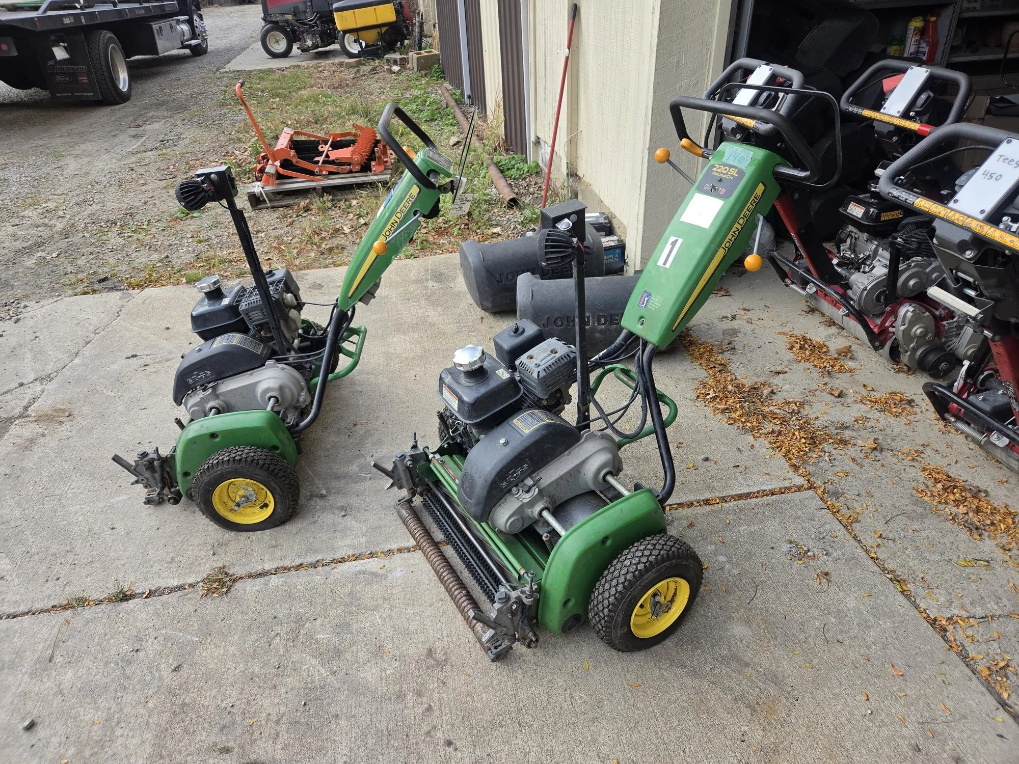 2021 john Deere  220SL greensmower